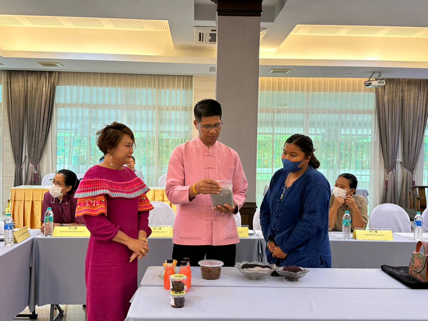 ?? จังหวัดนครนายก ประชุมจัดเวทีคัดเลือกผลิตภัณฑ์ OTOP โครงการพัฒนาผลิตภัณฑ์ OTOP โดยเครือข่ายองค์ความรู้ KBO จังหวัด