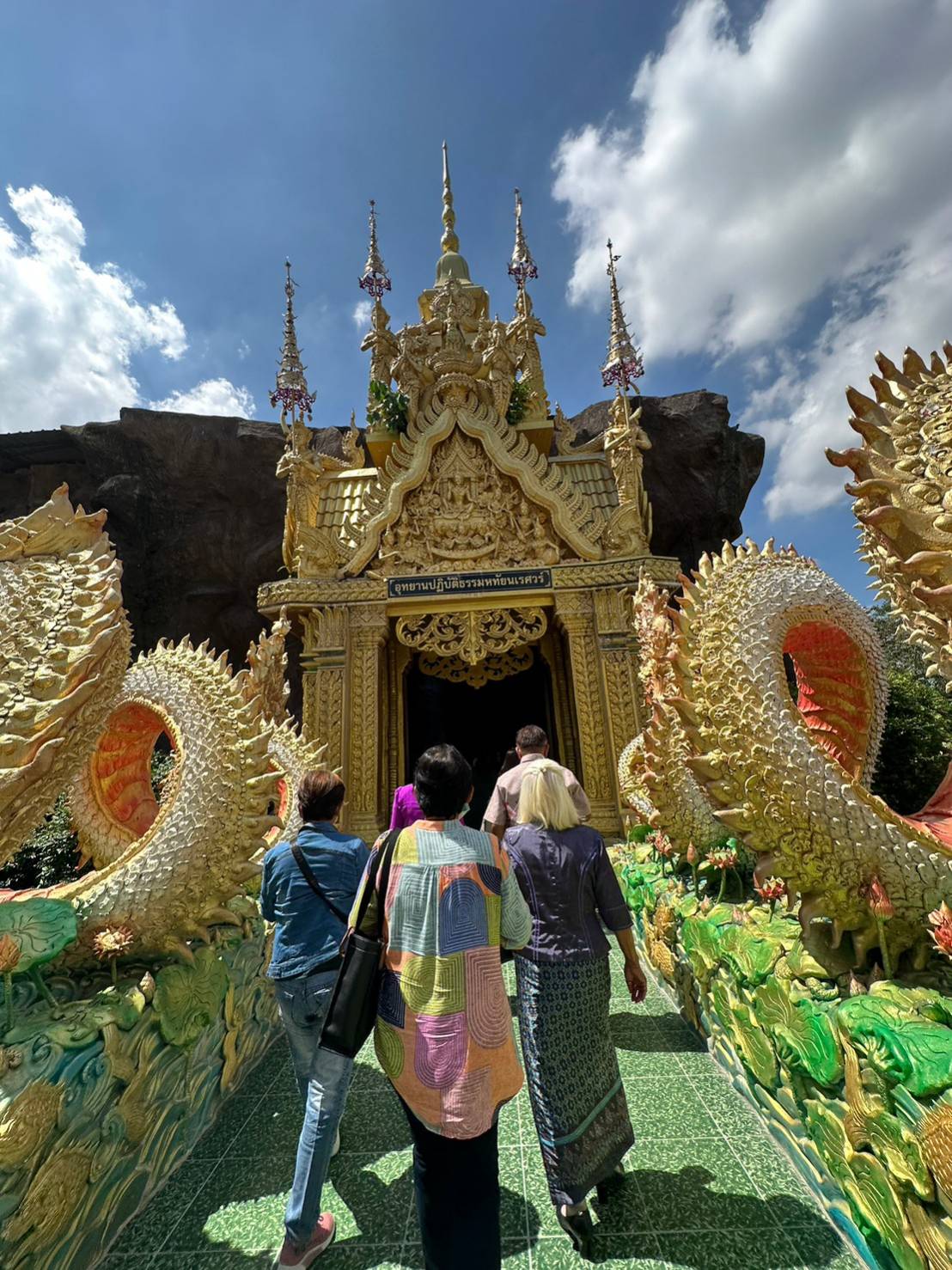 …พช.นครนายก ร่วมให้การต้อนรับคณะกรรมการพัฒนาสตรีภาคกลาง (กพสภ.)