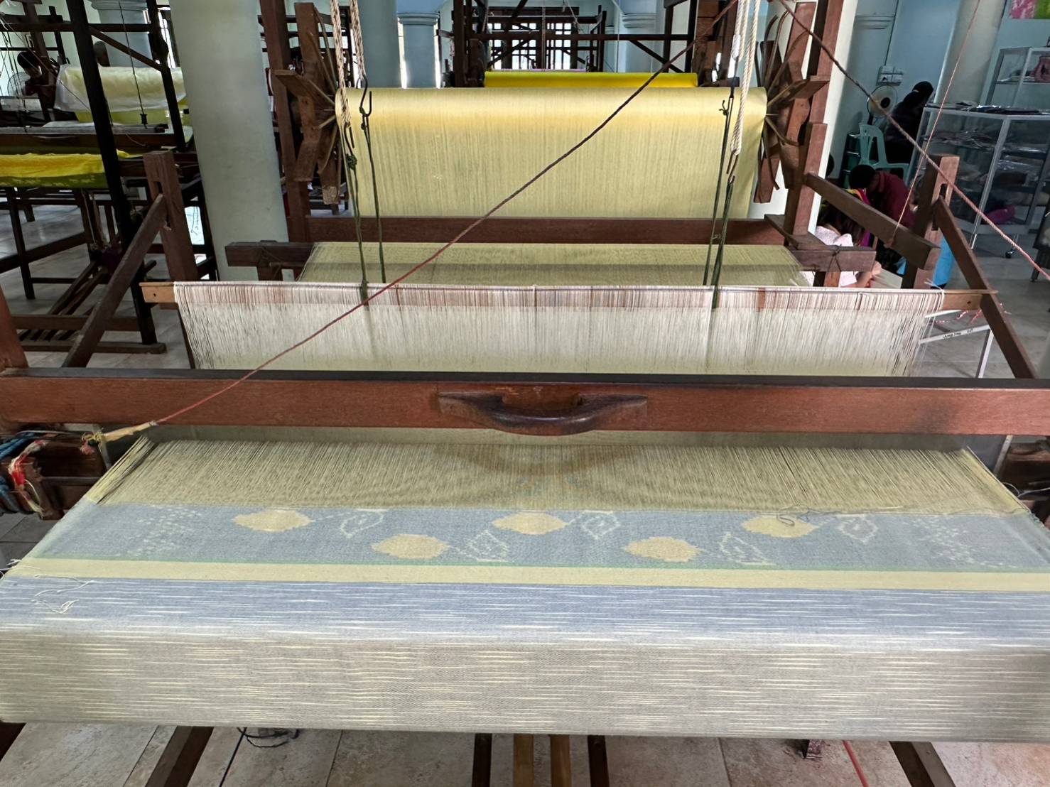 …พช.นครนายก ลงพื้นที่เพื่อส่งเสริมการทอผ้าลายอัตลักษณ์จังหวัดนครนายก