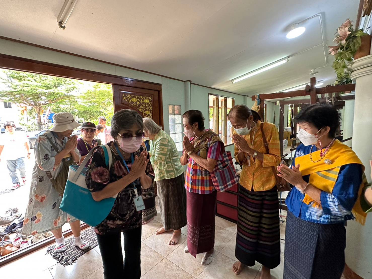 ..พช.นครนายก ร่วมให้การต้อนรับ กลุ่มสตรี และกลุ่มอาชีพ เข้าศึกษาดูงาน ณ กลุ่มสตรีสหกรณ์หัตถกรรมผ้าทอไทยพวน