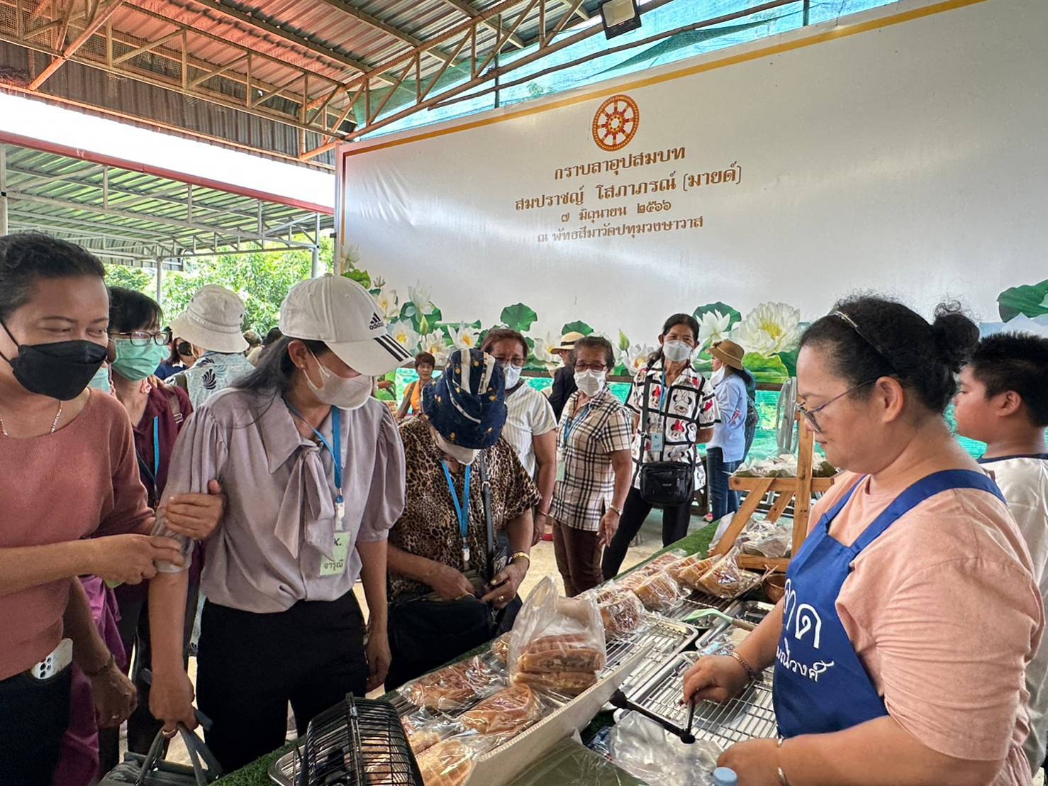 ..พช.นครนายก ร่วมให้การต้อนรับ กลุ่มสตรี และกลุ่มอาชีพ เข้าศึกษาดูงาน ณ กลุ่มสตรีสหกรณ์หัตถกรรมผ้าทอไทยพวน