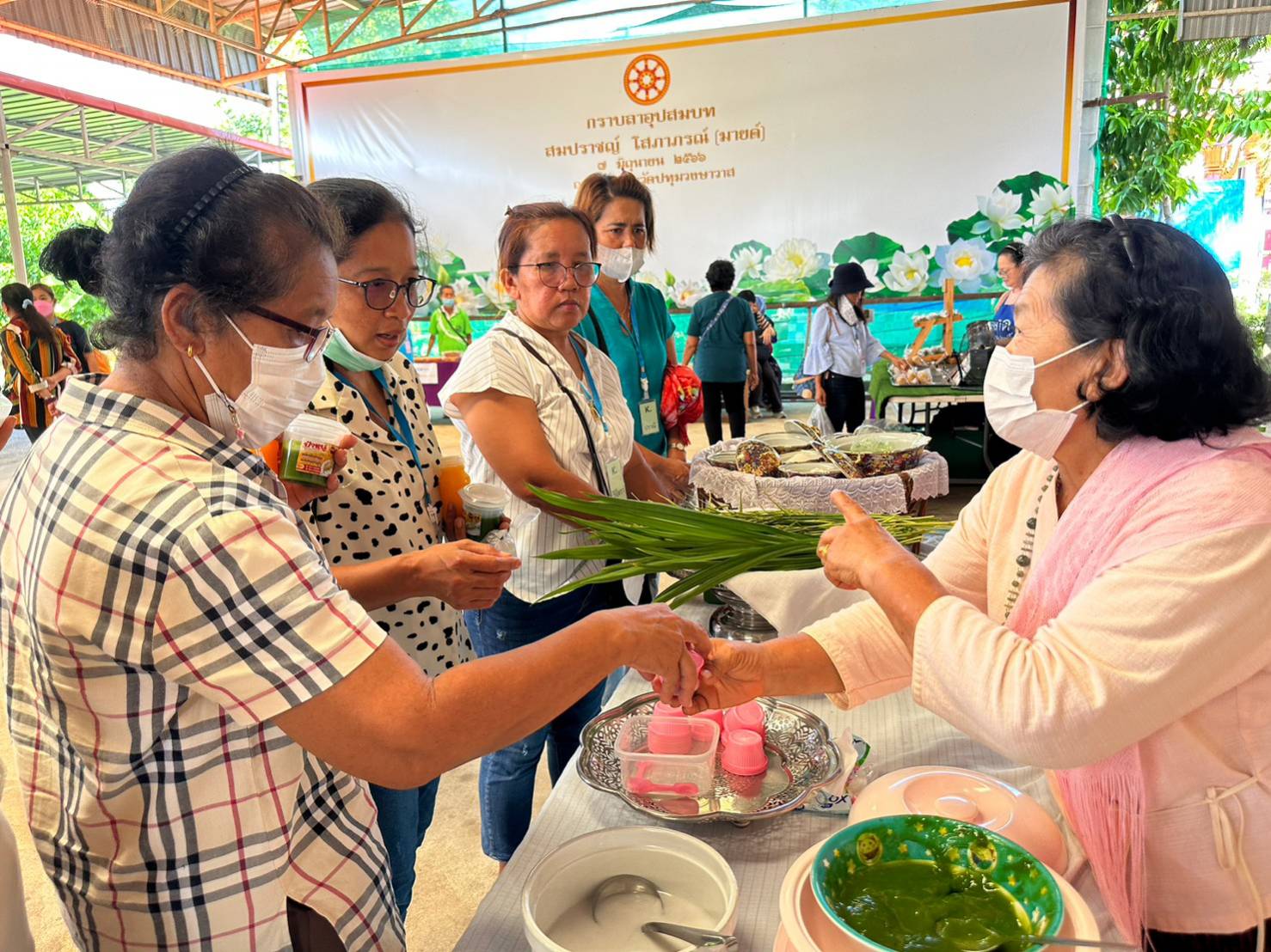 ..พช.นครนายก ร่วมให้การต้อนรับ กลุ่มสตรี และกลุ่มอาชีพ เข้าศึกษาดูงาน ณ กลุ่มสตรีสหกรณ์หัตถกรรมผ้าทอไทยพวน