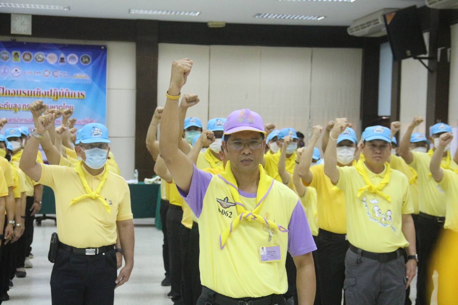 ??ข่าวพช  นครนายก เมืองขุนด่าน : ร่วมกิจกรรมจิตอาสาพัฒนา เอามื้อสามัคคี ตามโครงการฝึกอบรมเชิงปฏิบัติการผู้บริหารระดับสูงกระทรวงมหาดไทย