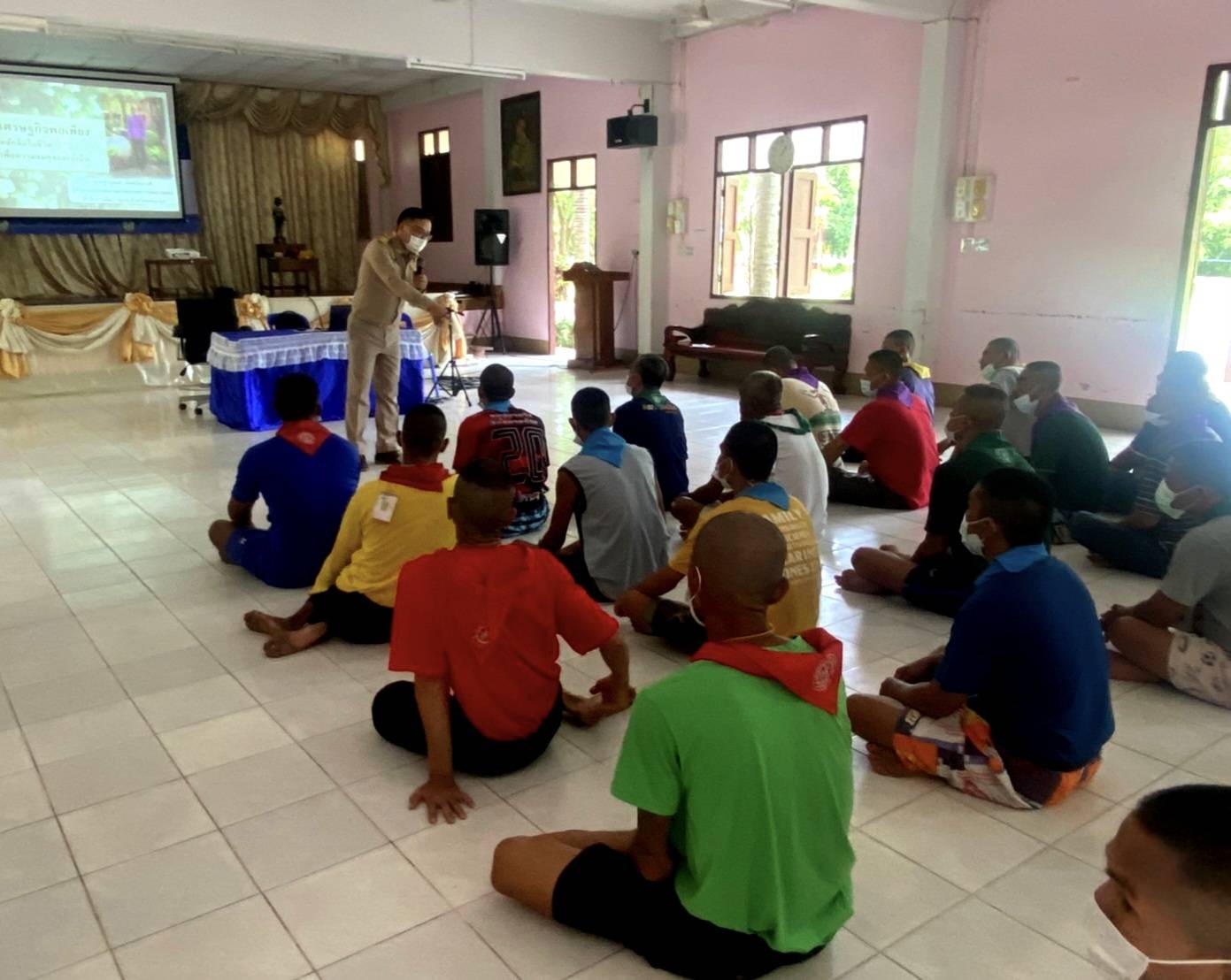 …พช.นครนายก ร่วมบรรยายให้ความรู้เรื่องหลักปรัชญาของเศรษฐกิจพอเพียง และ โคก หนอง นา โมเดล  แก่ผู้เข้าร่วมโครงการฯ ป้องกันและปราบปรามยาเสพติด ปี 2566 รุ่นที่ 8/2566