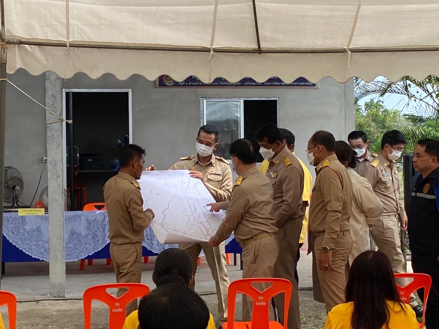 ? พช.บ้านนา จ.นครนายก : ผู้ว่าฯ นครนายกตรวจเยี่ยมการดำเนินโครงการ หนึ่งตำบล หนึ่งหมู่บ้านยั่งยืน