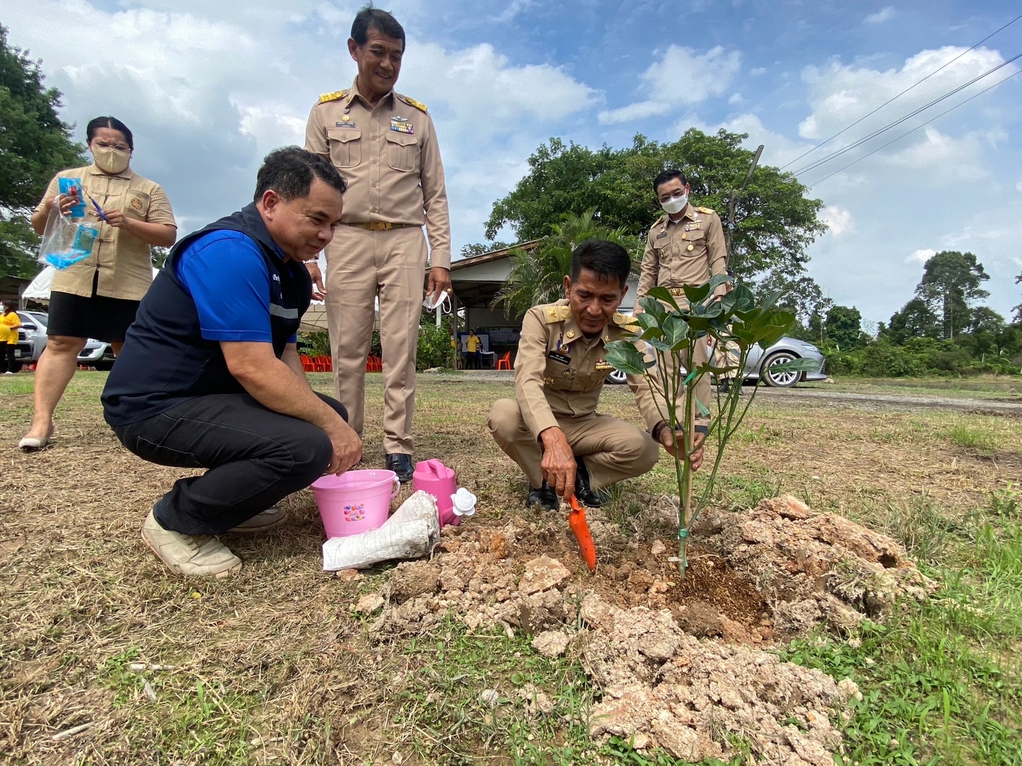 ? พช.บ้านนา จ.นครนายก : ผู้ว่าฯ นครนายกตรวจเยี่ยมการดำเนินโครงการ หนึ่งตำบล หนึ่งหมู่บ้านยั่งยืน