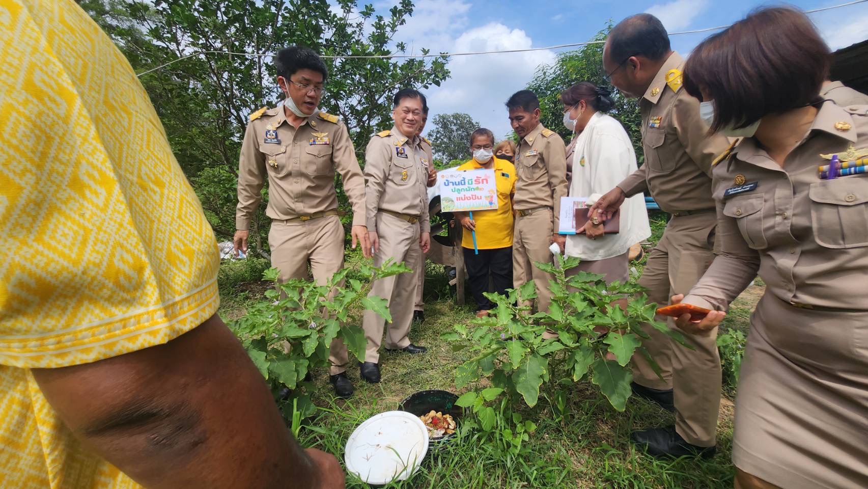 ? พช.บ้านนา จ.นครนายก : ผู้ว่าฯ นครนายกตรวจเยี่ยมการดำเนินโครงการ หนึ่งตำบล หนึ่งหมู่บ้านยั่งยืน