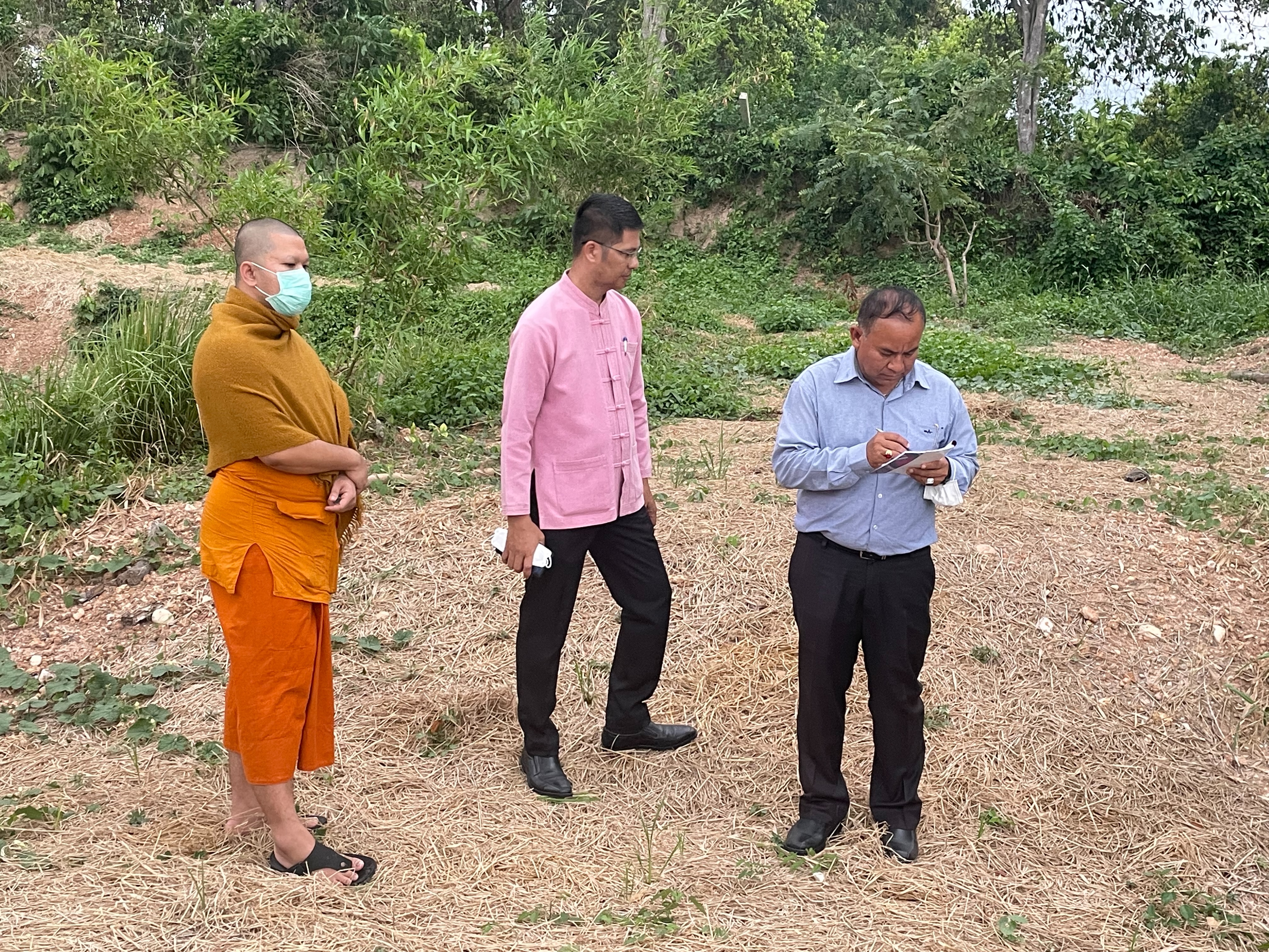 ?? พช.นครนายก  ลงพื้นที่สำรวจบ่อน้ำ ณ ศูนย์เรียนรู้โคกหนองนา วัดดงละคร ตำบลดงละคร อำเภอเมืองนครนายก จังหวัดนครนายก