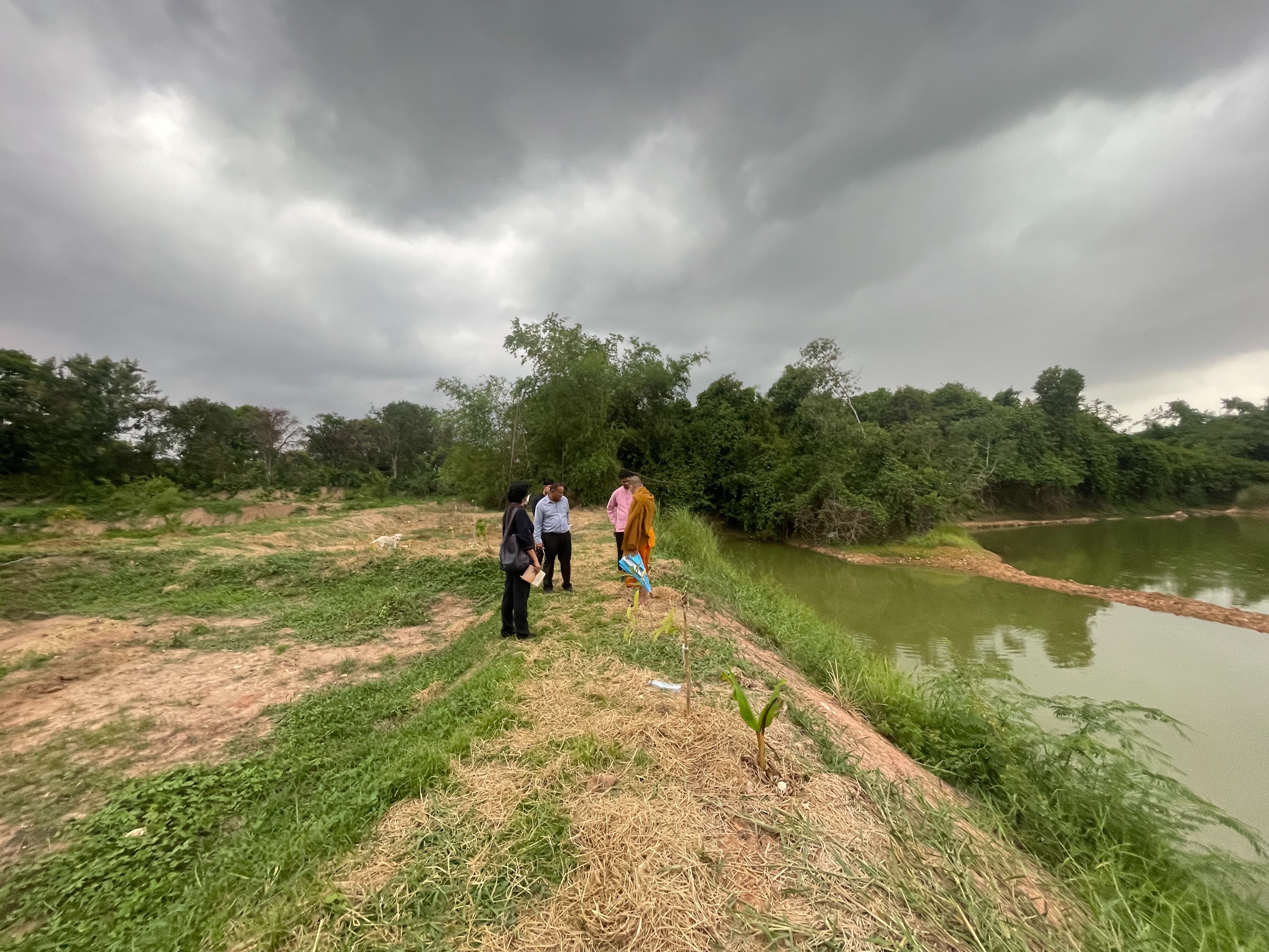 ?? พช.นครนายก  ลงพื้นที่สำรวจบ่อน้ำ ณ ศูนย์เรียนรู้โคกหนองนา วัดดงละคร ตำบลดงละคร อำเภอเมืองนครนายก จังหวัดนครนายก