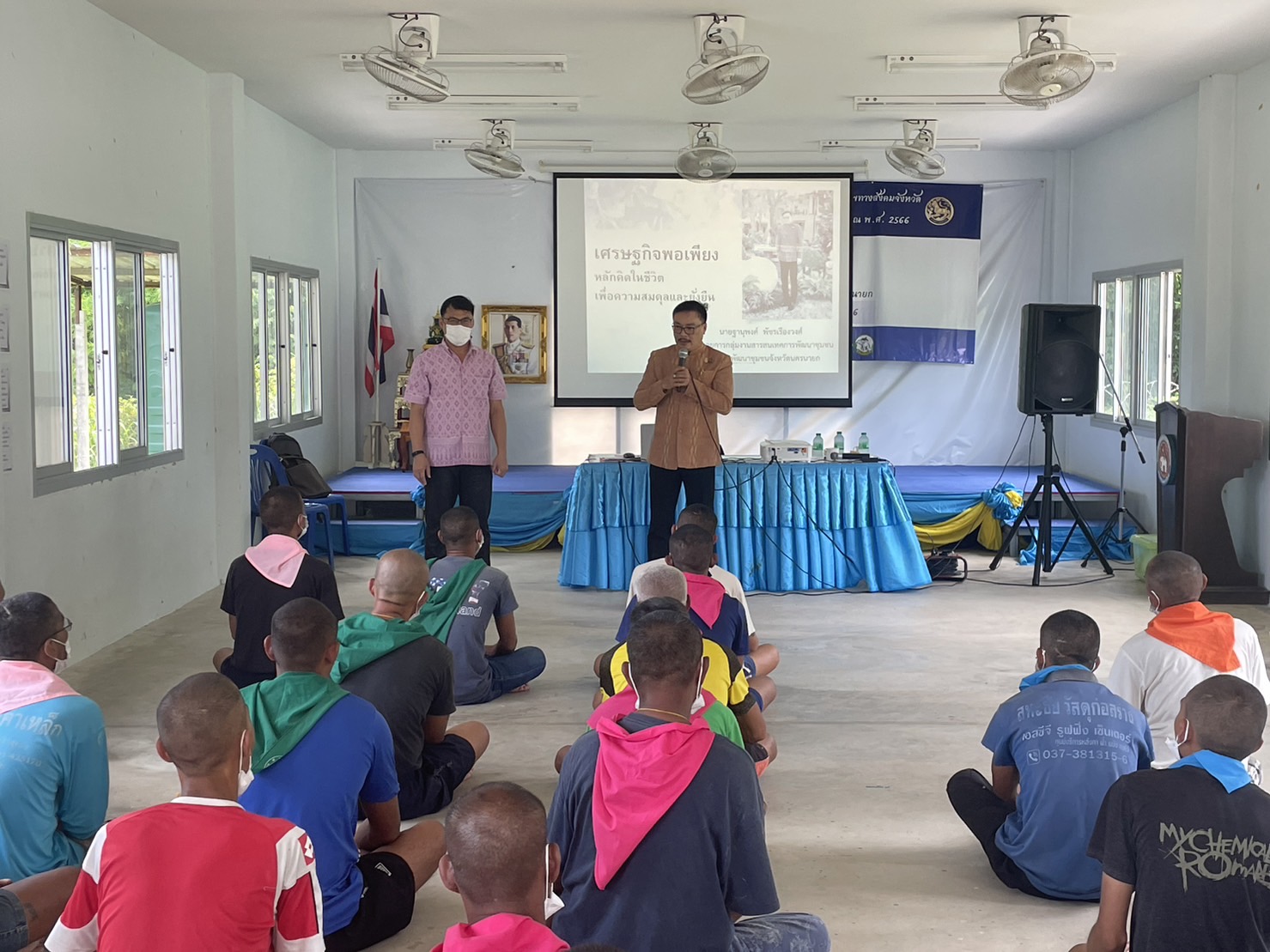 …พช.นครนายก ร่วมบรรยายให้ความรู้เรื่องหลักปรัชญาของเศรษฐกิจพอเพียง และ โคก หนอง นา โมเดล  แก่ผู้เข้าร่วมโครงการฯ ป้องกันและปราบปรามยาเสพติด ปี 2566 รุ่นที่ 9/2566