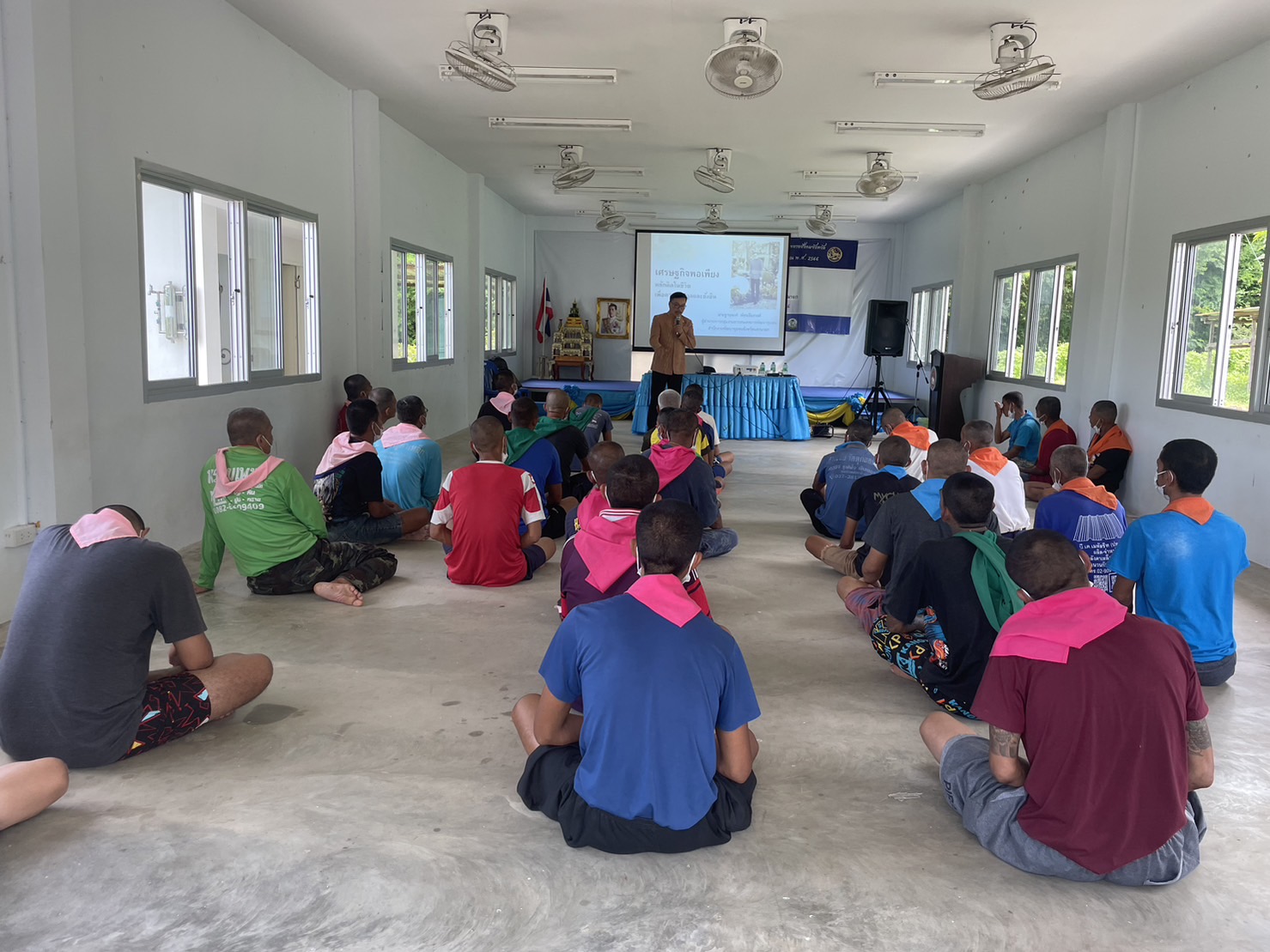 …พช.นครนายก ร่วมบรรยายให้ความรู้เรื่องหลักปรัชญาของเศรษฐกิจพอเพียง และ โคก หนอง นา โมเดล  แก่ผู้เข้าร่วมโครงการฯ ป้องกันและปราบปรามยาเสพติด ปี 2566 รุ่นที่ 9/2566