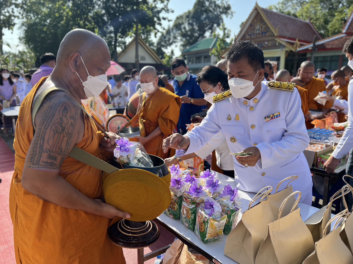 ??? พช. ร่วมพิธีเจริญพระพุทธมนต์ทำบุญตักบาตรถวายพระราชกุศลแด่สมเด็จพระนางเจ้าสุทิดาพัชรสุธาพิมลลักษณ พระบรมราชินี เนื่องในโอกาสวันเฉลิมพระชนมพรรษา 3 มิถุนายน 2566 และพิธีเวียนเทียน เนื่องในเทศกาลวันวิสาขบูชา