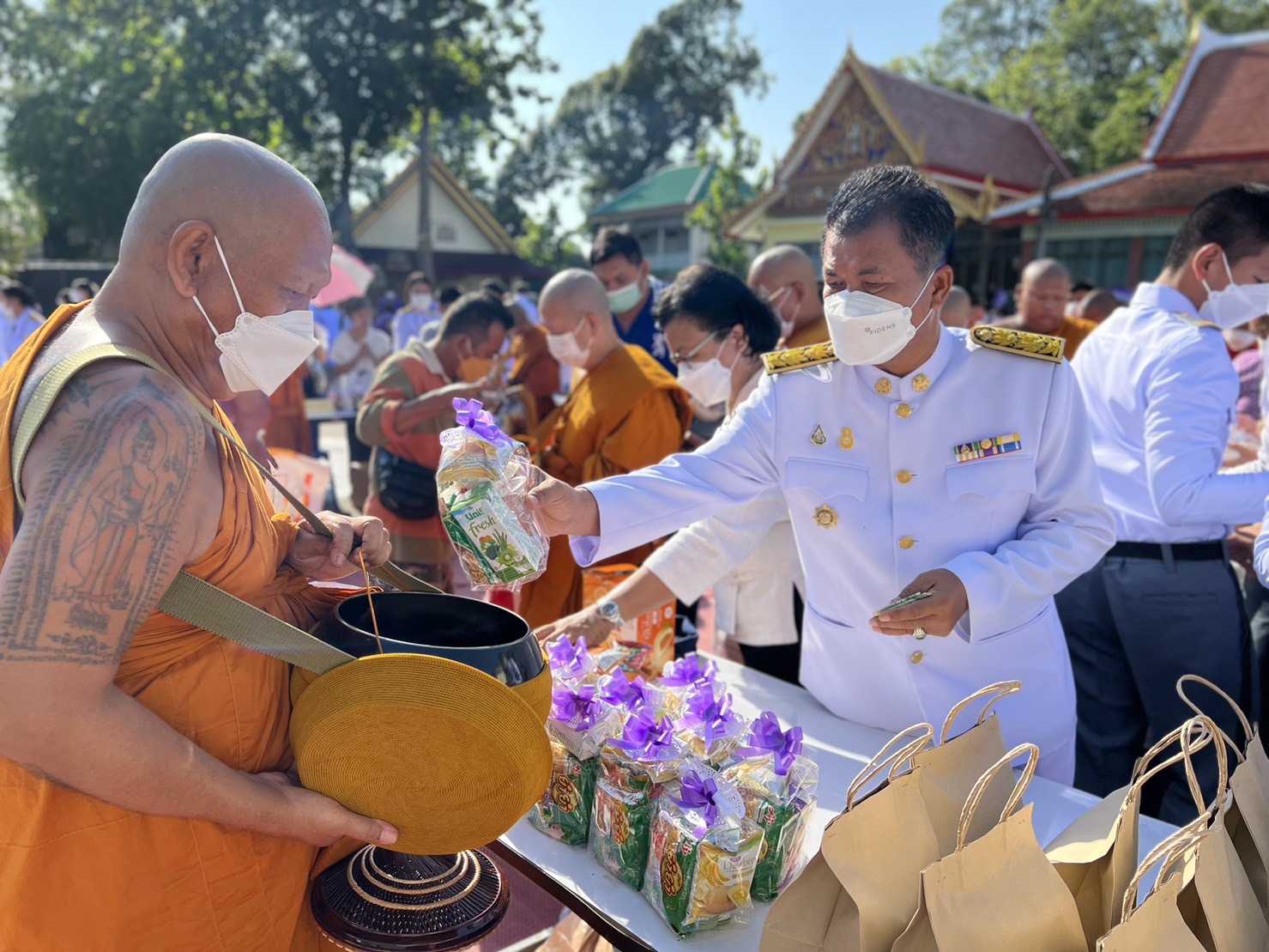 ??? พช. ร่วมพิธีเจริญพระพุทธมนต์ทำบุญตักบาตรถวายพระราชกุศลแด่สมเด็จพระนางเจ้าสุทิดาพัชรสุธาพิมลลักษณ พระบรมราชินี เนื่องในโอกาสวันเฉลิมพระชนมพรรษา 3 มิถุนายน 2566 และพิธีเวียนเทียน เนื่องในเทศกาลวันวิสาขบูชา