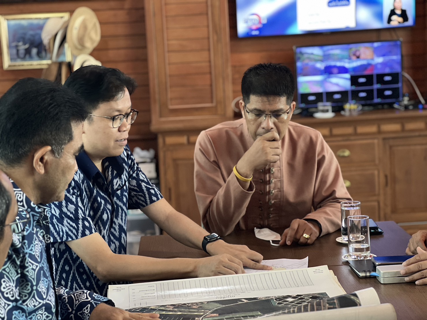 ..พช.นครนายก ร่วมประชุมคณะทำงานดำเนินการจัดทำผังการใช้ประโยชน์ที่ดิน แบบรูปรายการและประมาณการราคาในพื้นที่จังหวัดนำร่องการขับเคลื่อนเขตพัฒนาเศรษฐกิจพอเพียง (SEDZ) ด้วยโมเดลเศรษฐกิจใหม่