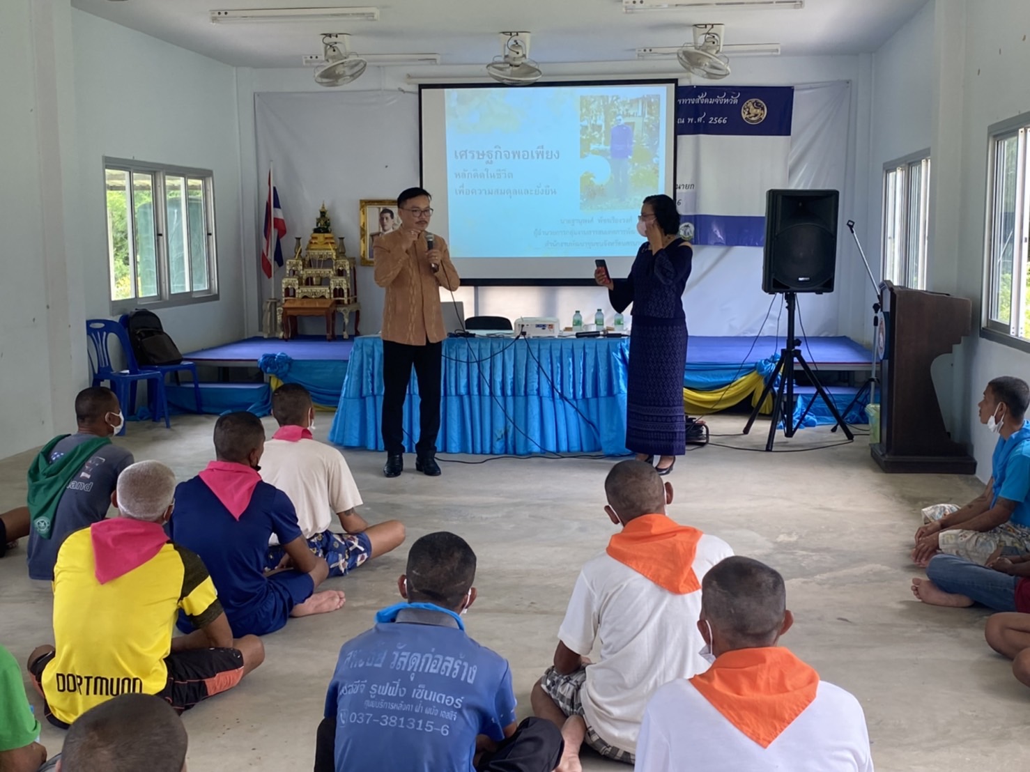 …พช.นครนายก ร่วมบรรยายให้ความรู้เรื่องหลักปรัชญาของเศรษฐกิจพอเพียง และ โคก หนอง นา โมเดล  แก่ผู้เข้าร่วมโครงการฯ ป้องกันและปราบปรามยาเสพติด ปี 2566 รุ่นที่ 9/2566