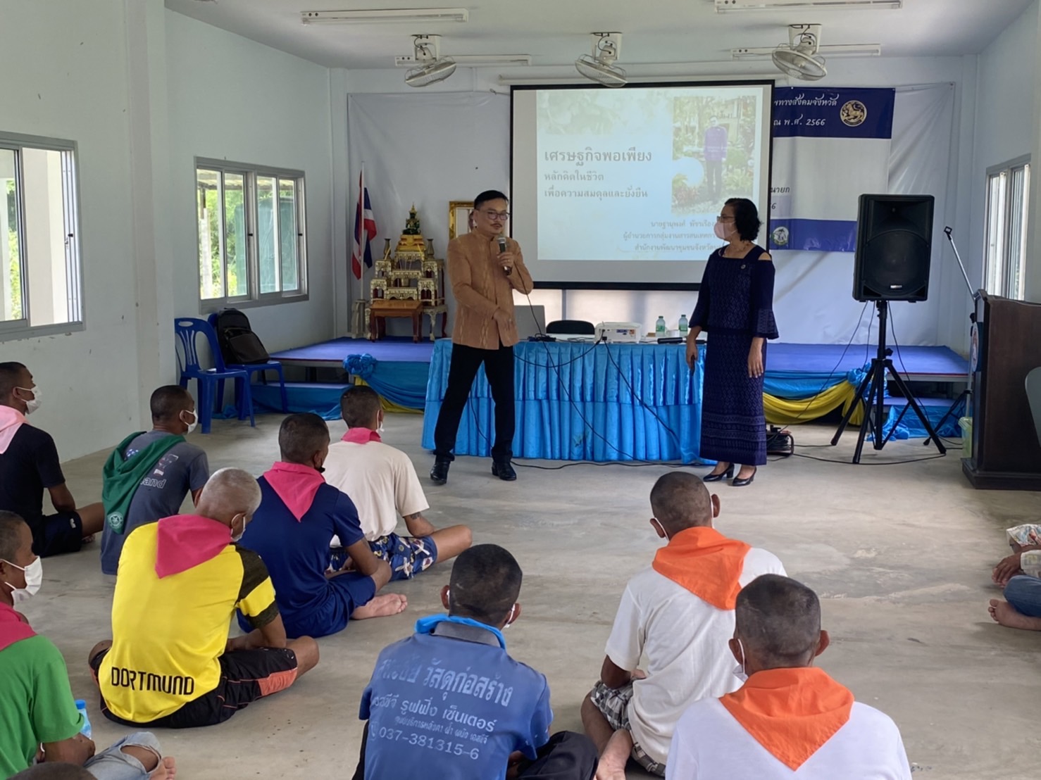 …พช.นครนายก ร่วมบรรยายให้ความรู้เรื่องหลักปรัชญาของเศรษฐกิจพอเพียง และ โคก หนอง นา โมเดล  แก่ผู้เข้าร่วมโครงการฯ ป้องกันและปราบปรามยาเสพติด ปี 2566 รุ่นที่ 9/2566