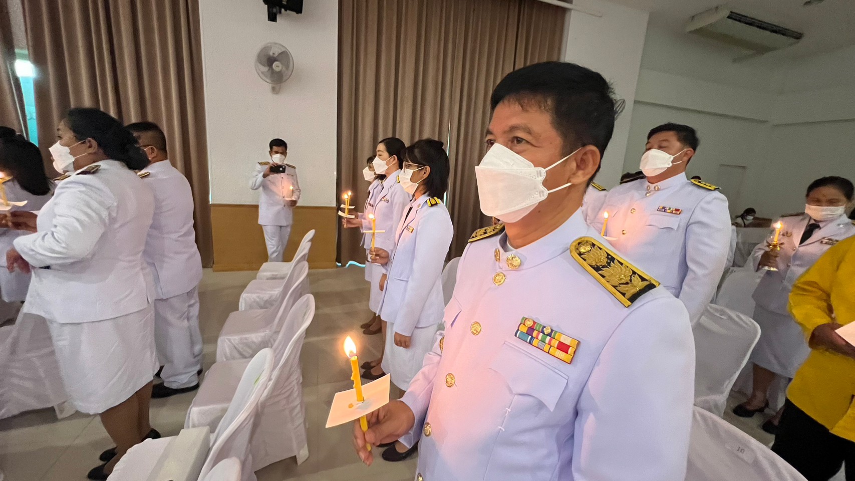 …พช.นครนายก ร่วมพิธีถวายเครื่องราชสักการะและวางพานพุ่มและพิธีจุดเทียนถวายพระพรชัยมงคล