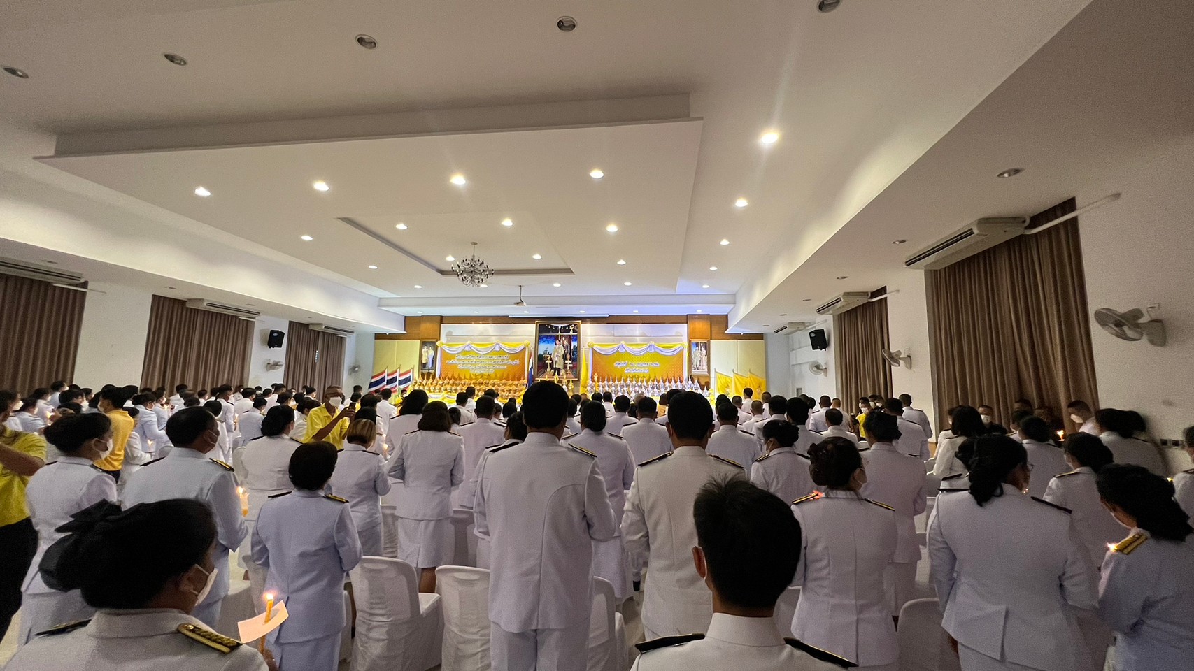 …พช.นครนายก ร่วมพิธีถวายเครื่องราชสักการะและวางพานพุ่มและพิธีจุดเทียนถวายพระพรชัยมงคล