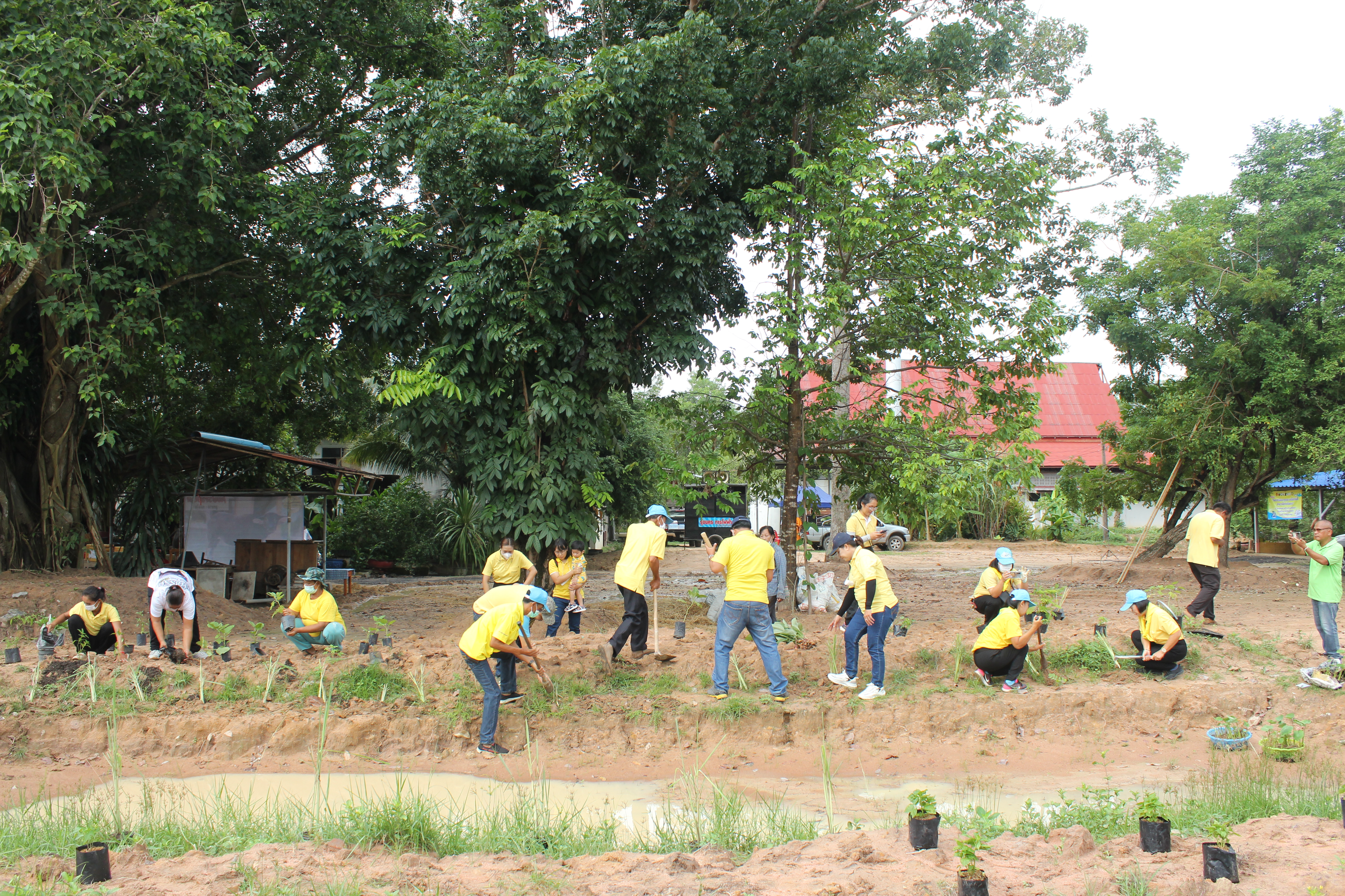 …พช.นครนายก : ร่วมกิจกรรมจิตอาสาพัฒนาชุมชน “เอามื้อสามัคคีทำความดีถวายในหลวง”