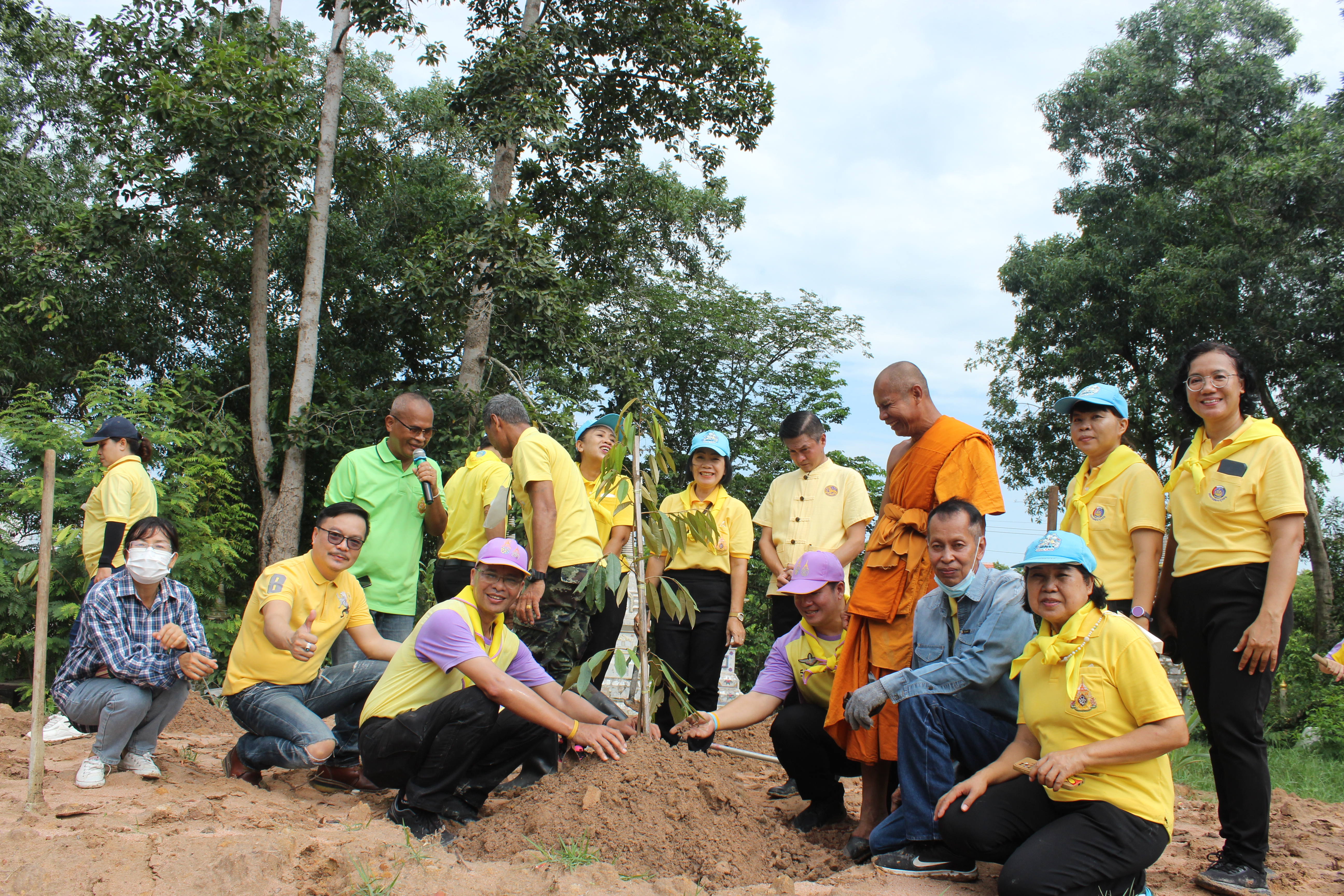 …พช.นครนายก : ร่วมกิจกรรมจิตอาสาพัฒนาชุมชน “เอามื้อสามัคคีทำความดีถวายในหลวง”