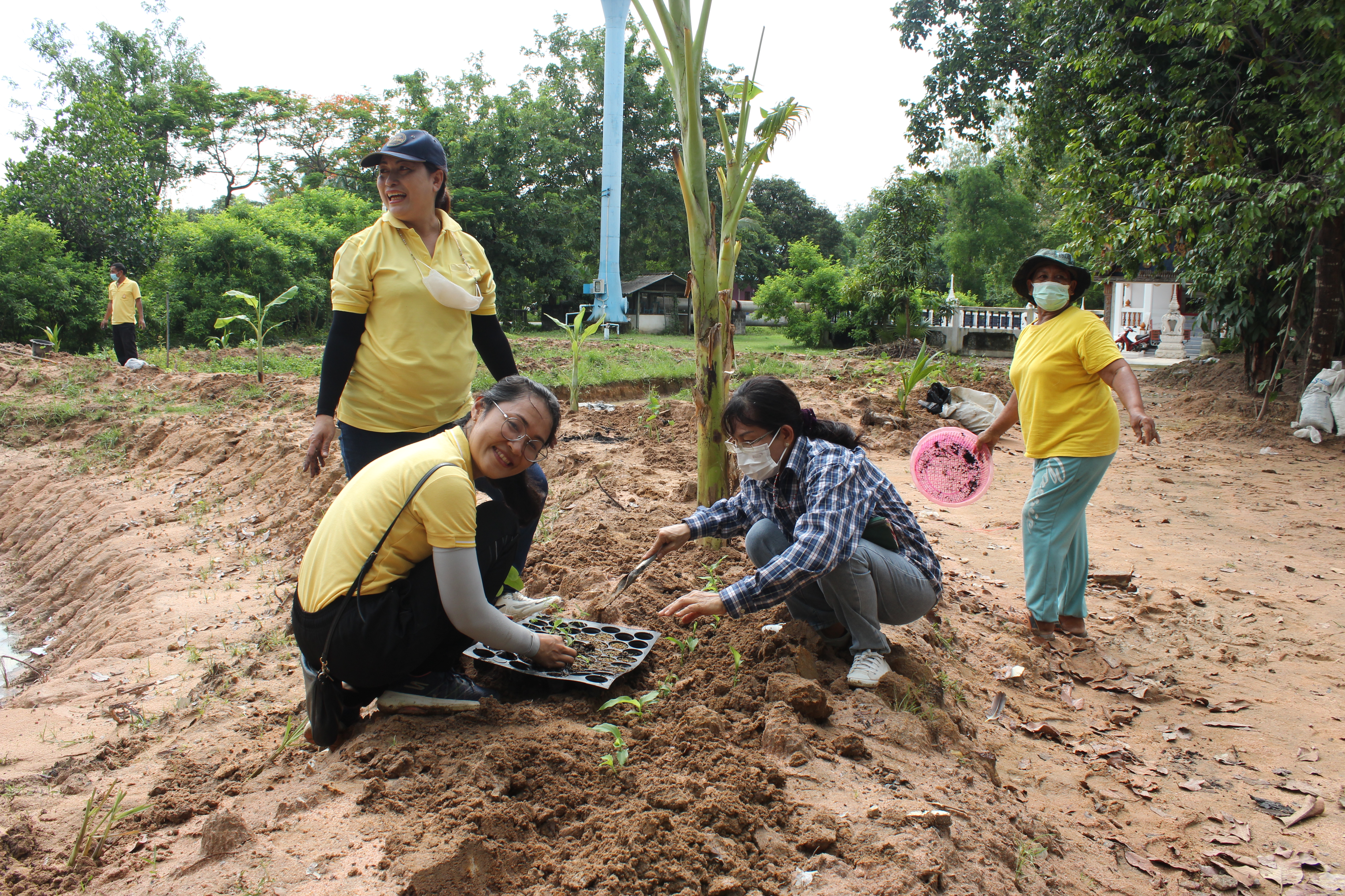 …พช.นครนายก : ร่วมกิจกรรมจิตอาสาพัฒนาชุมชน “เอามื้อสามัคคีทำความดีถวายในหลวง”