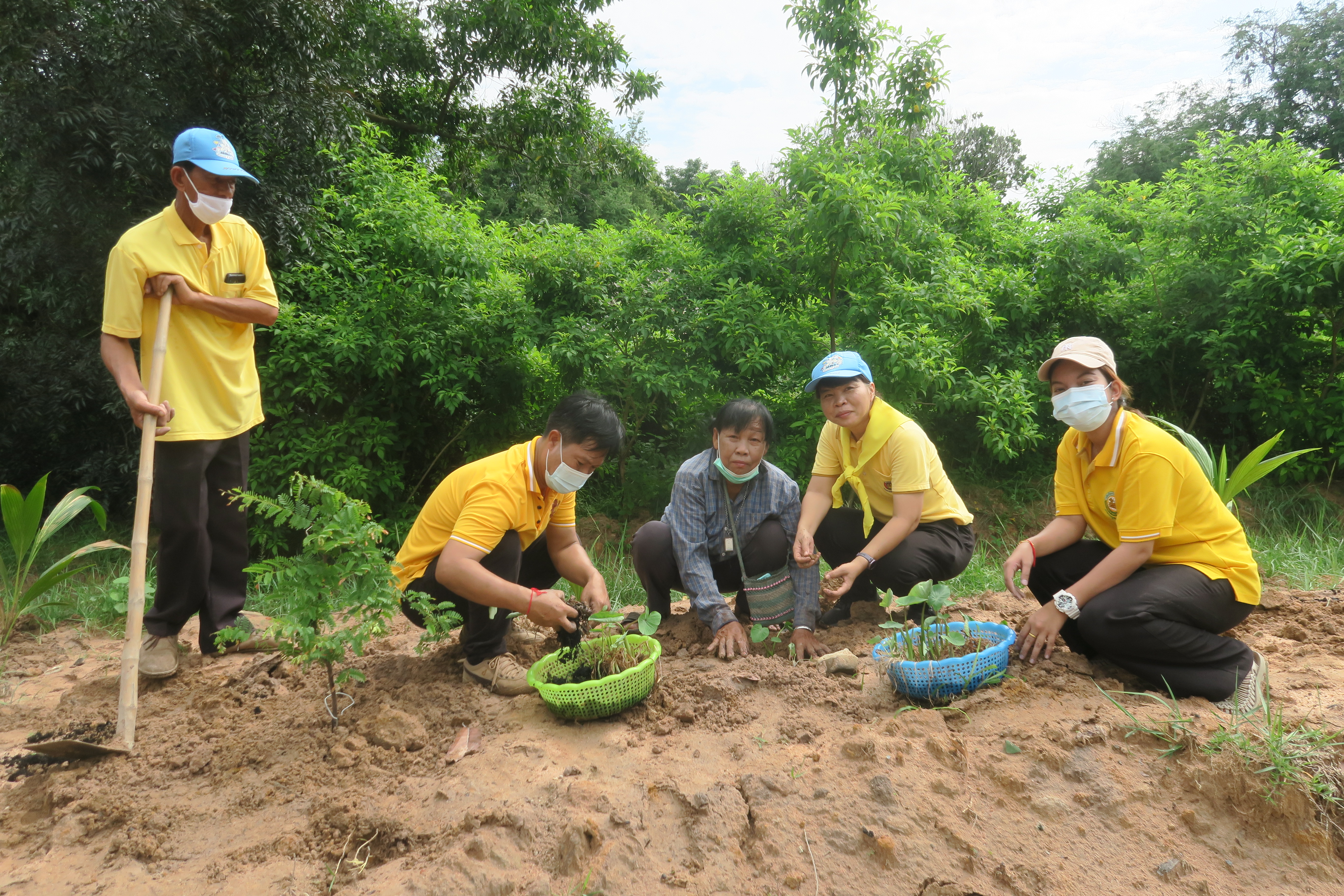 …พช.นครนายก : ร่วมกิจกรรมจิตอาสาพัฒนาชุมชน “เอามื้อสามัคคีทำความดีถวายในหลวง”