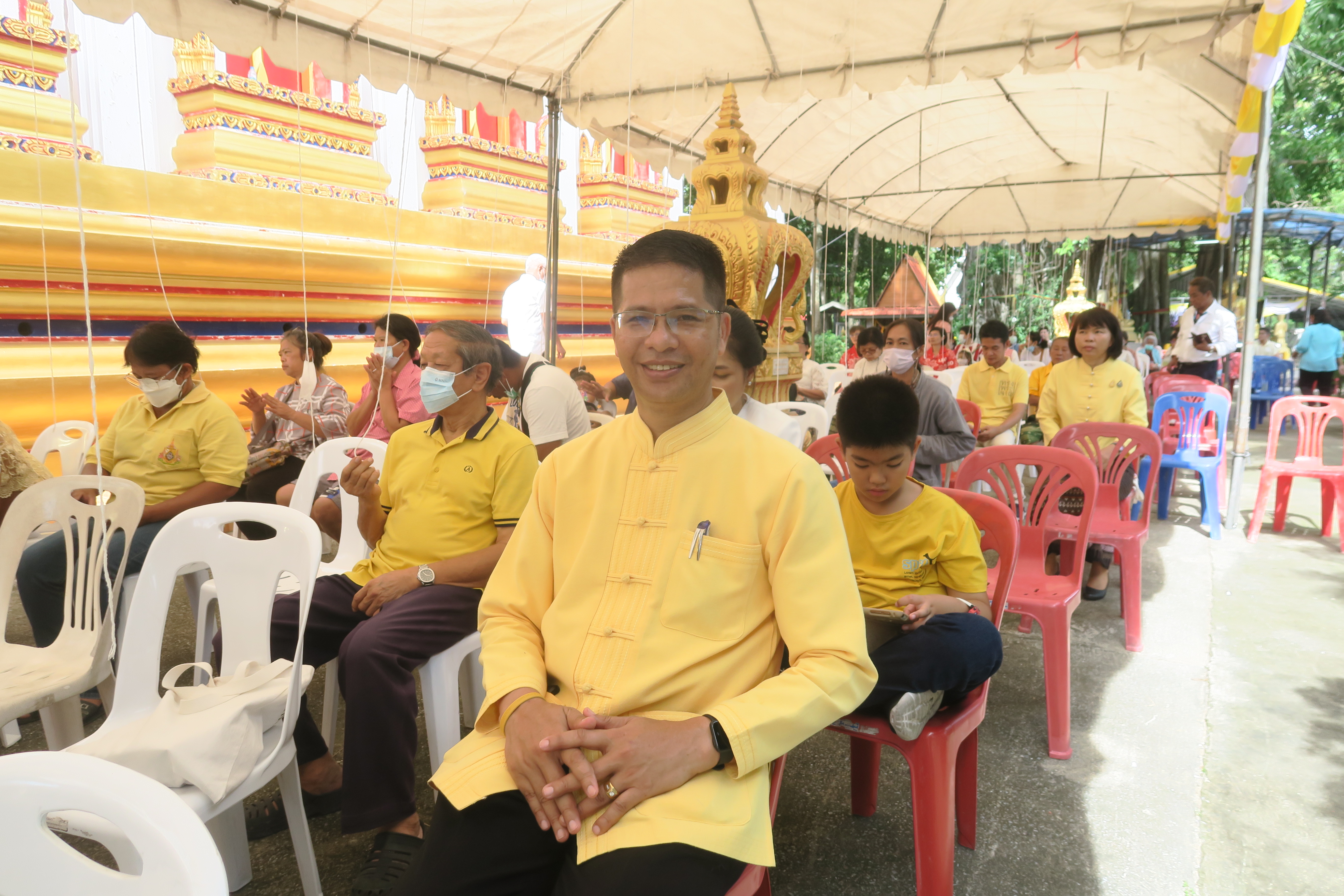 …พช.นครนายก ร่วมพิธีบรรพชาสามเณร เฉลิมพระเกียรติแด่พระบาทสมเด็จพระเจ้าอยู่หัว พิธียกฉัตร 5 ชั้น ขึ้นกางกั้นเหนือพระพุทธปฏิมาประธานประจำอุโบสถ ณ วัดดงละคร-วัดป่าเมืองลับแล จังหวัดนครนายก