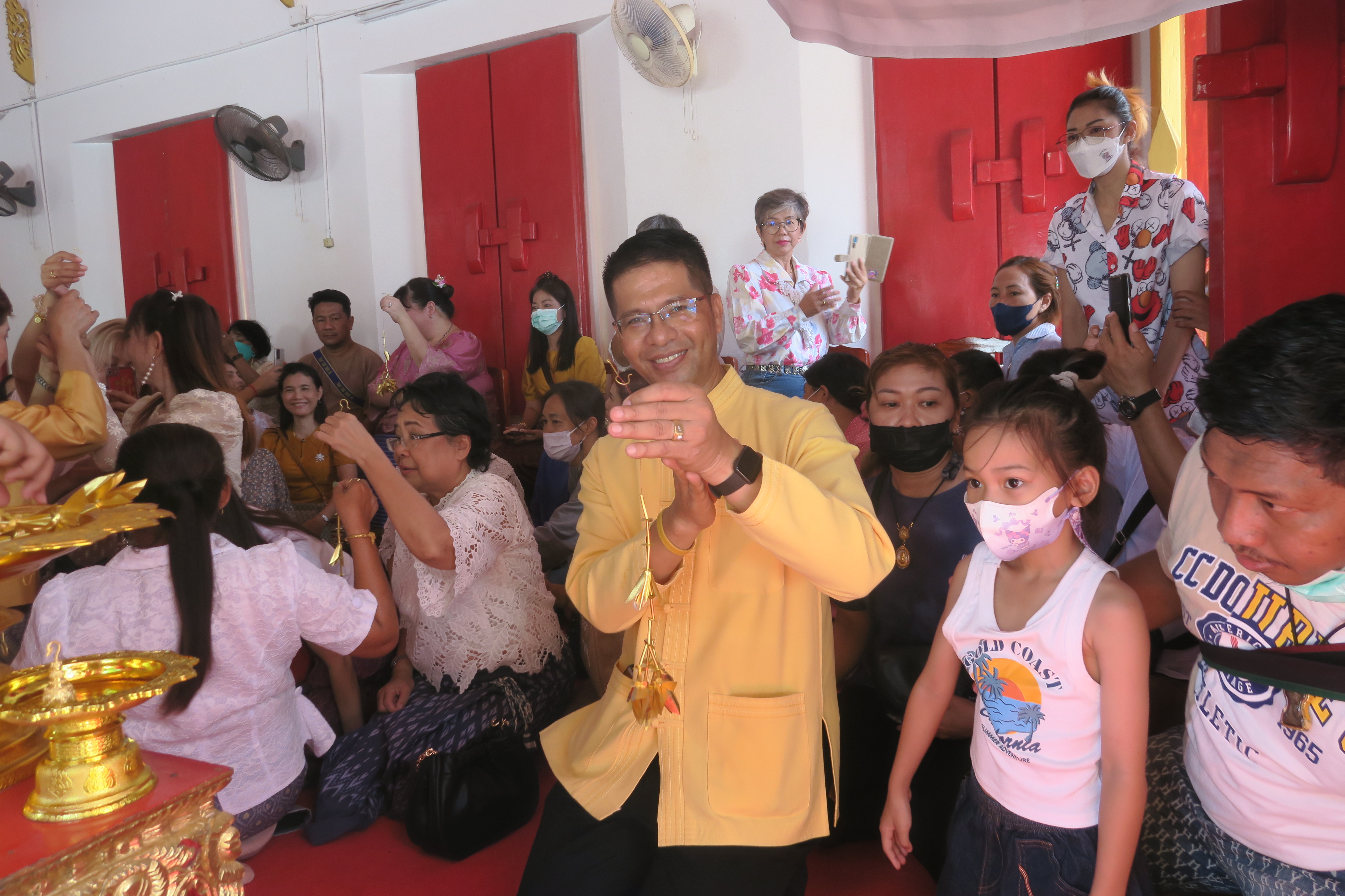 …พช.นครนายก ร่วมพิธีบรรพชาสามเณร เฉลิมพระเกียรติแด่พระบาทสมเด็จพระเจ้าอยู่หัว พิธียกฉัตร 5 ชั้น ขึ้นกางกั้นเหนือพระพุทธปฏิมาประธานประจำอุโบสถ ณ วัดดงละคร-วัดป่าเมืองลับแล จังหวัดนครนายก