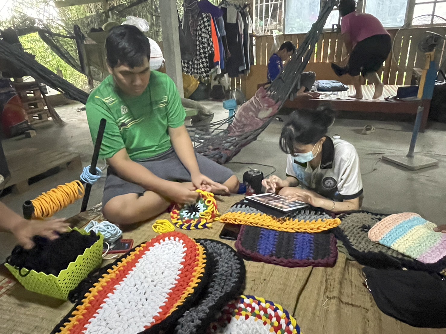 …พช.นครนายก ลงพื้นที่ติดตามเยาวชนกลุ่มเสี่ยงที่เข้าร่วมโครงการเครือข่ายกองทุนแม่ของแผ่นดินระดับจังหวัดหนุนเสริมสัมมาชีพชุมชนแก่เยาวชนกลุ่มเสี่ยงหรือผู้ผ่านการบำบัดของอำเภอบ้านนา