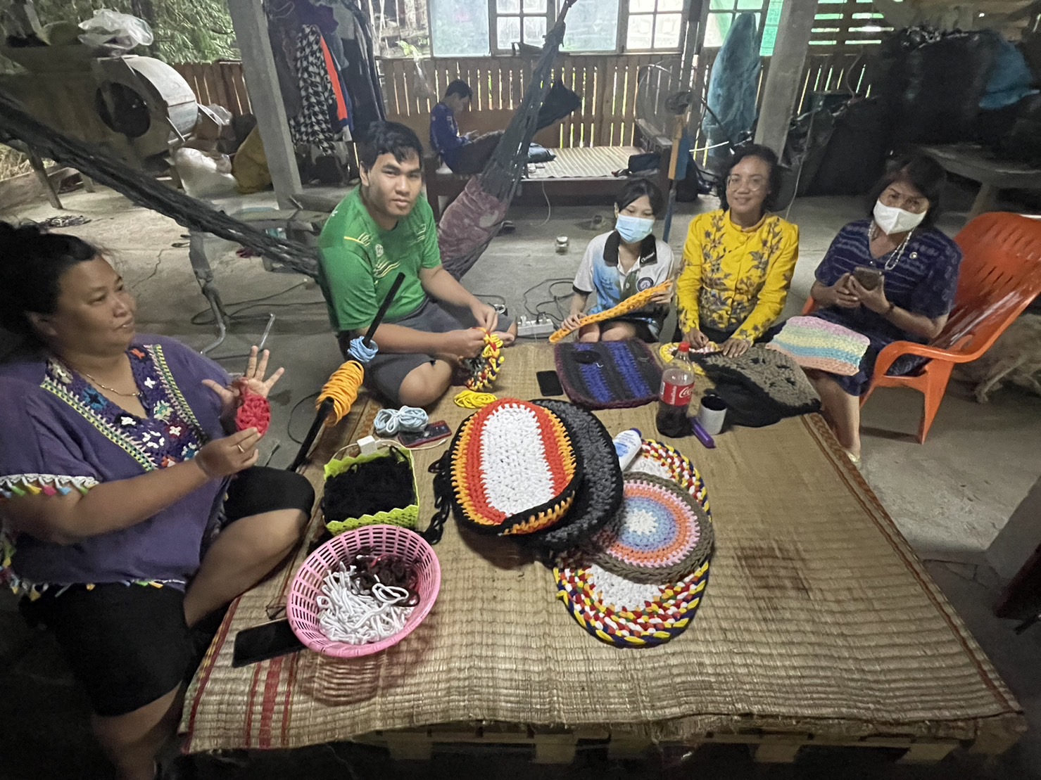 …พช.นครนายก ลงพื้นที่ติดตามเยาวชนกลุ่มเสี่ยงที่เข้าร่วมโครงการเครือข่ายกองทุนแม่ของแผ่นดินระดับจังหวัดหนุนเสริมสัมมาชีพชุมชนแก่เยาวชนกลุ่มเสี่ยงหรือผู้ผ่านการบำบัดของอำเภอบ้านนา