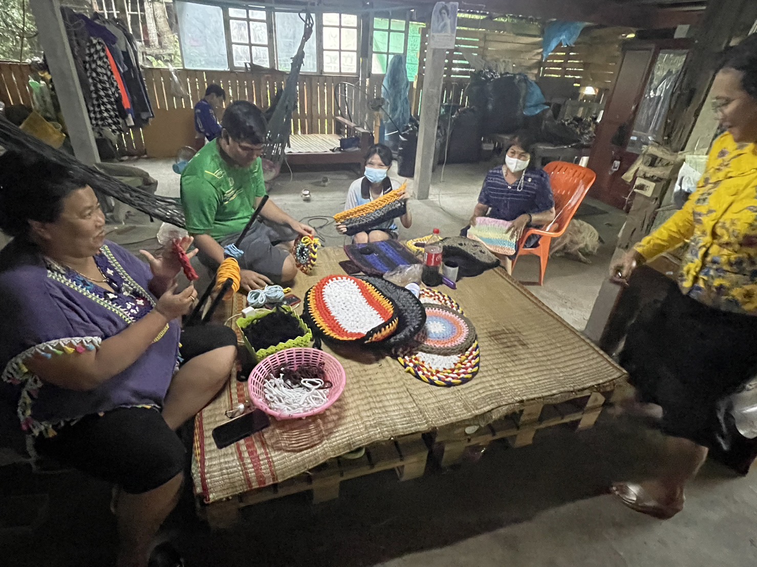 …พช.นครนายก ลงพื้นที่ติดตามเยาวชนกลุ่มเสี่ยงที่เข้าร่วมโครงการเครือข่ายกองทุนแม่ของแผ่นดินระดับจังหวัดหนุนเสริมสัมมาชีพชุมชนแก่เยาวชนกลุ่มเสี่ยงหรือผู้ผ่านการบำบัดของอำเภอบ้านนา