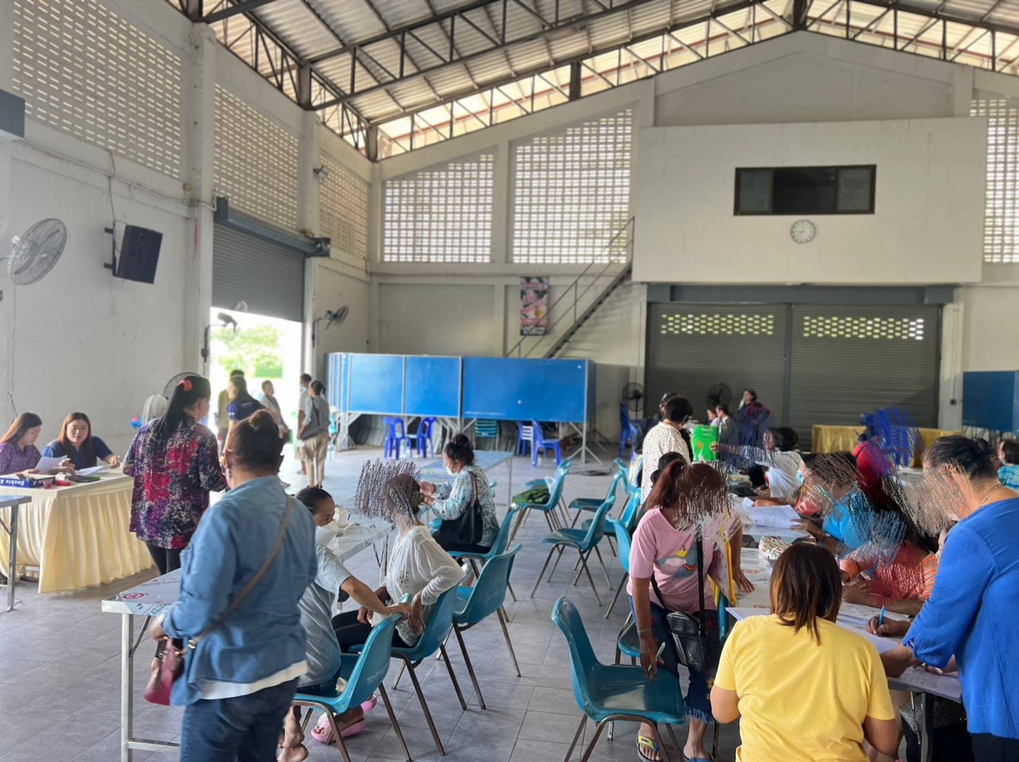 ลงพื้นที่ทำสัญญากู้เงินทุนหมุนเวียน ให้กับกลุ่มอาชีพกองทุนพัฒนาบทบาทสตรี อำเภอบ้านนา