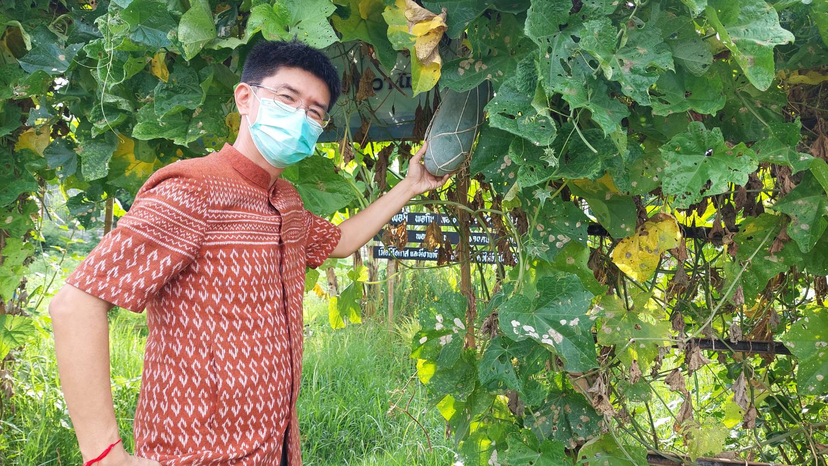 …พช.นครนายก เยี่ยม “จุดเรียนรู้เศรษฐกิจพอเพียง 30 ตารางวา โมเดล”