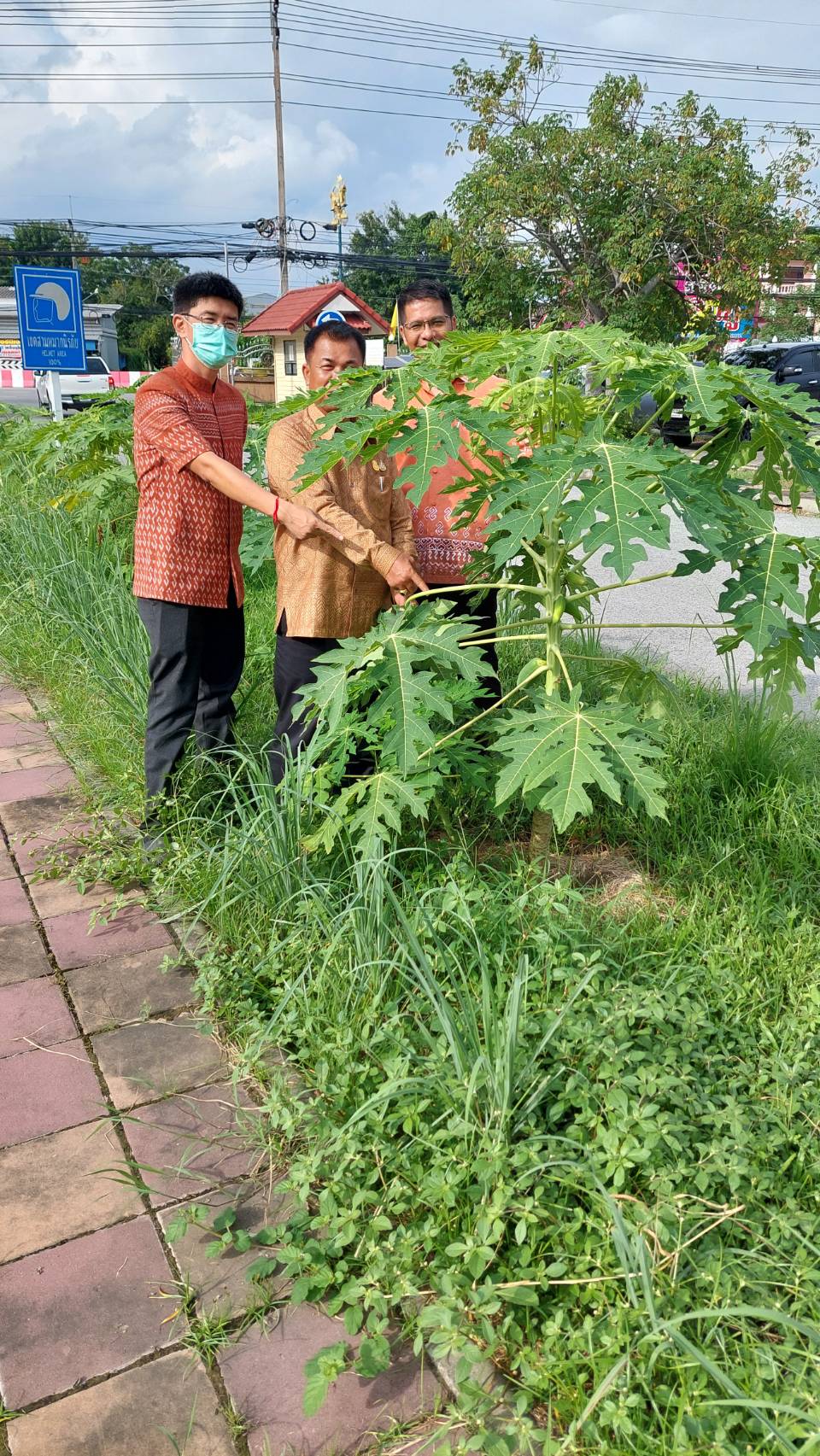 …พช.นครนายก เยี่ยม “จุดเรียนรู้เศรษฐกิจพอเพียง 30 ตารางวา โมเดล”