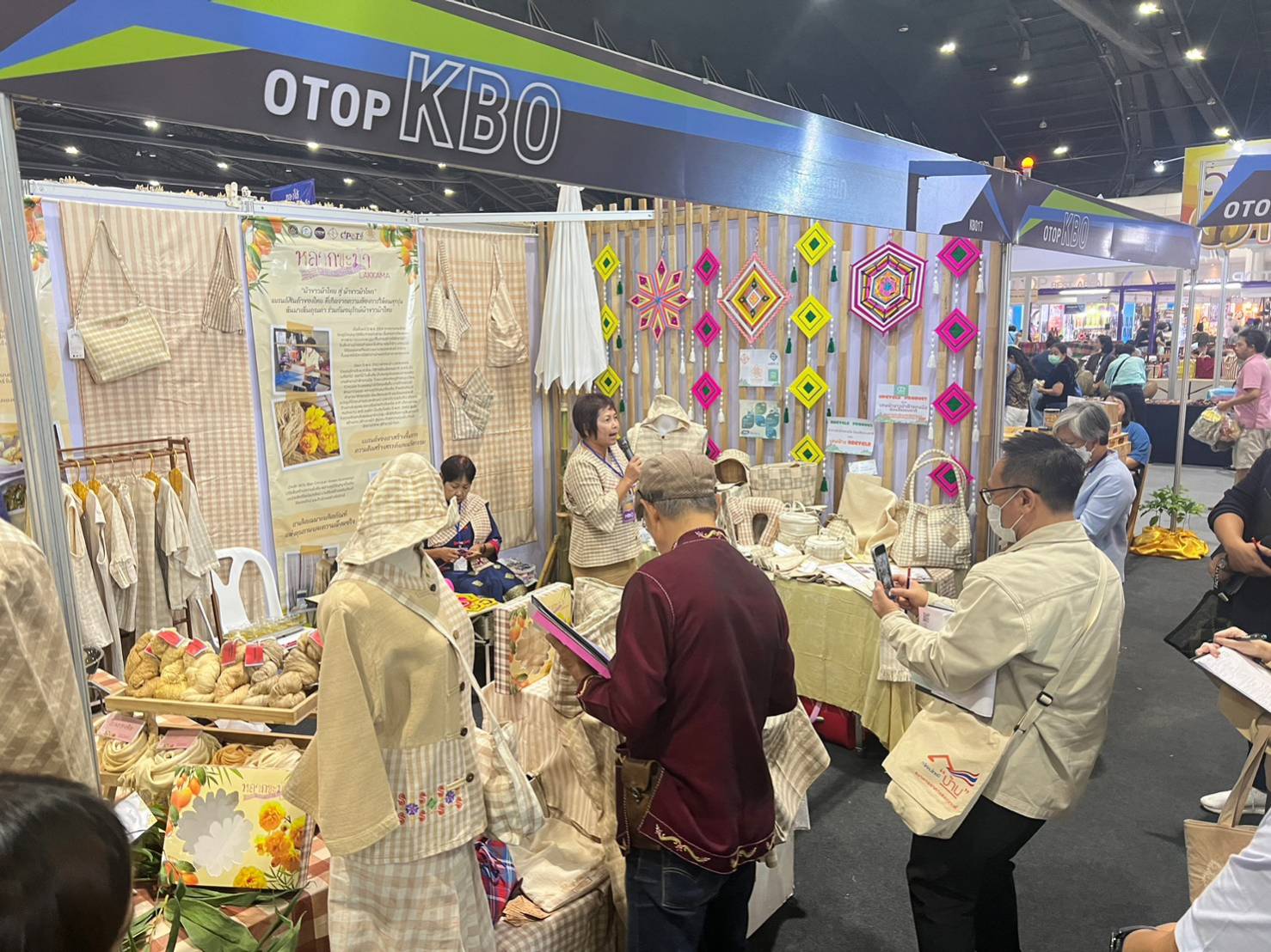 …พช.นครนายก ร่วมกิจกรรมการประกวดและเผยแพร่ผลการดำเนินงานเครือข่ายองค์ความรู้ (Knowledge-based OTOP: KBO) ระดับประเทศ