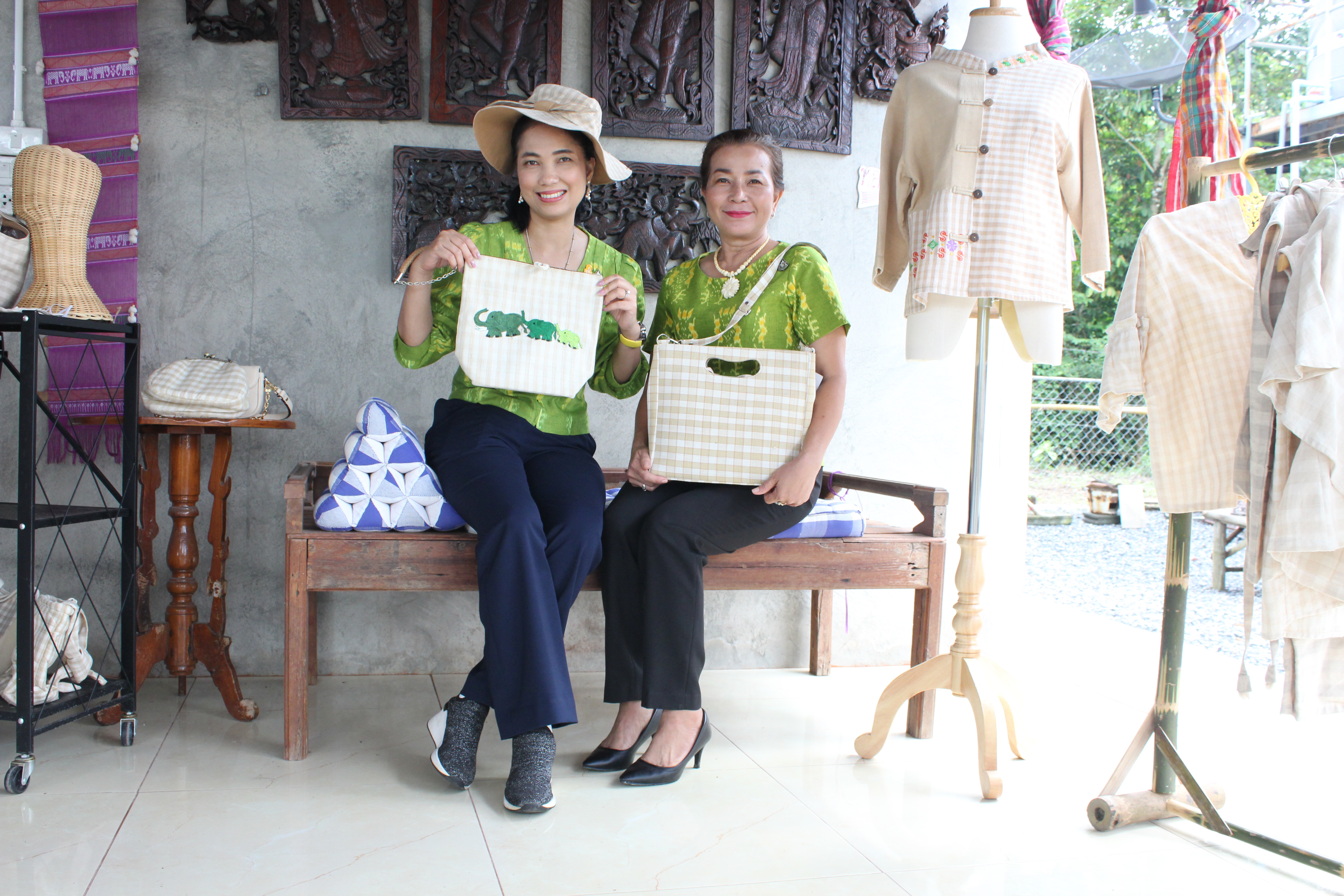 …พ่อเมืองนครนายกนำทีมลงพื้นที่เพื่อขับเคลื่อนกิจกรรม “ผ้าไทยใส่ให้สนุก”