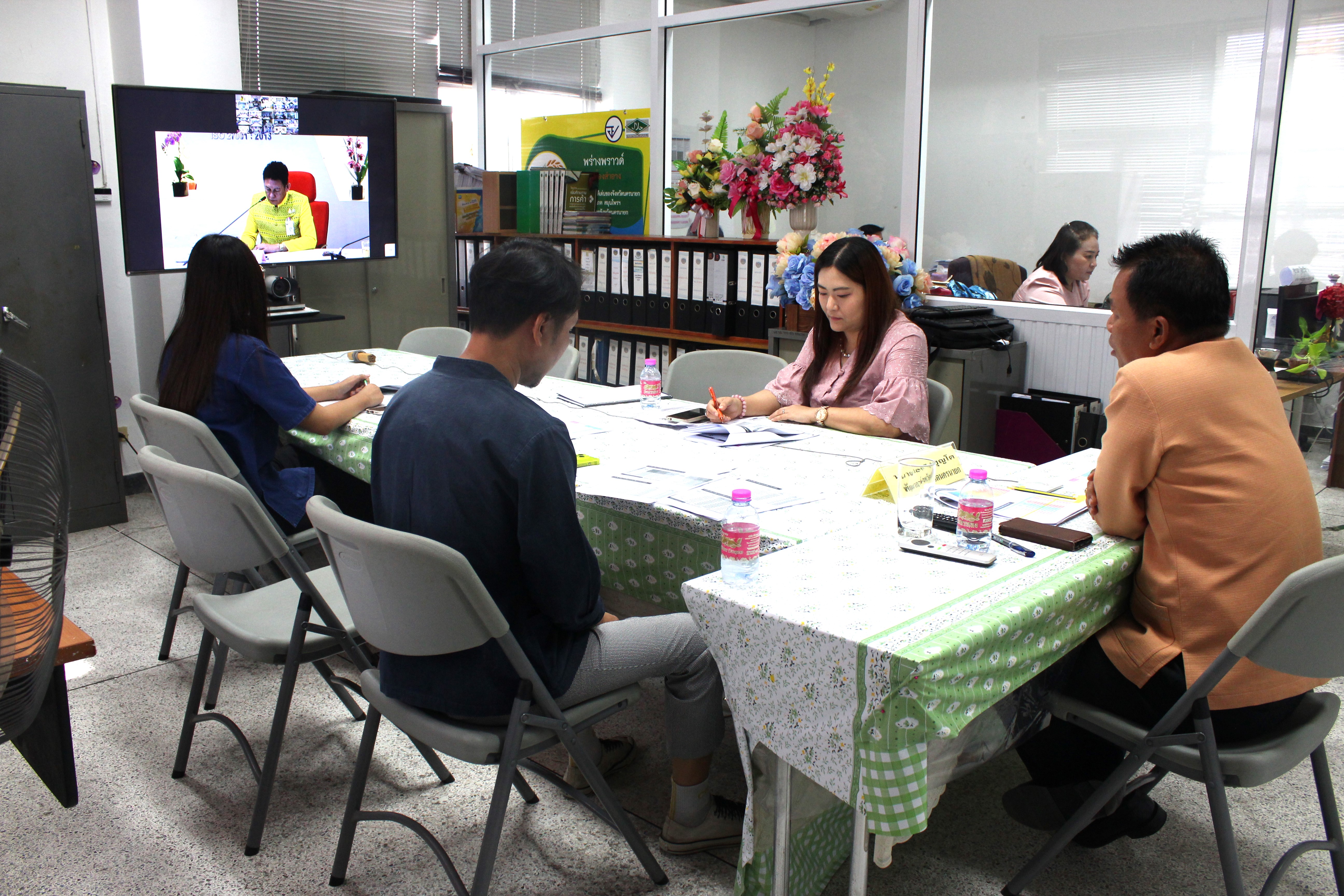 …พช.นครนายก ร่วมประชุมติดตามการดำเนินงานและการใช้จ่ายงบประมาณกองทุนพัฒนาบทบาทสตรี ประจำปีงบประมาณ พ.ศ.2566 ผ่านระบบวีดิทัศน์ทางไกล (Video Conference)