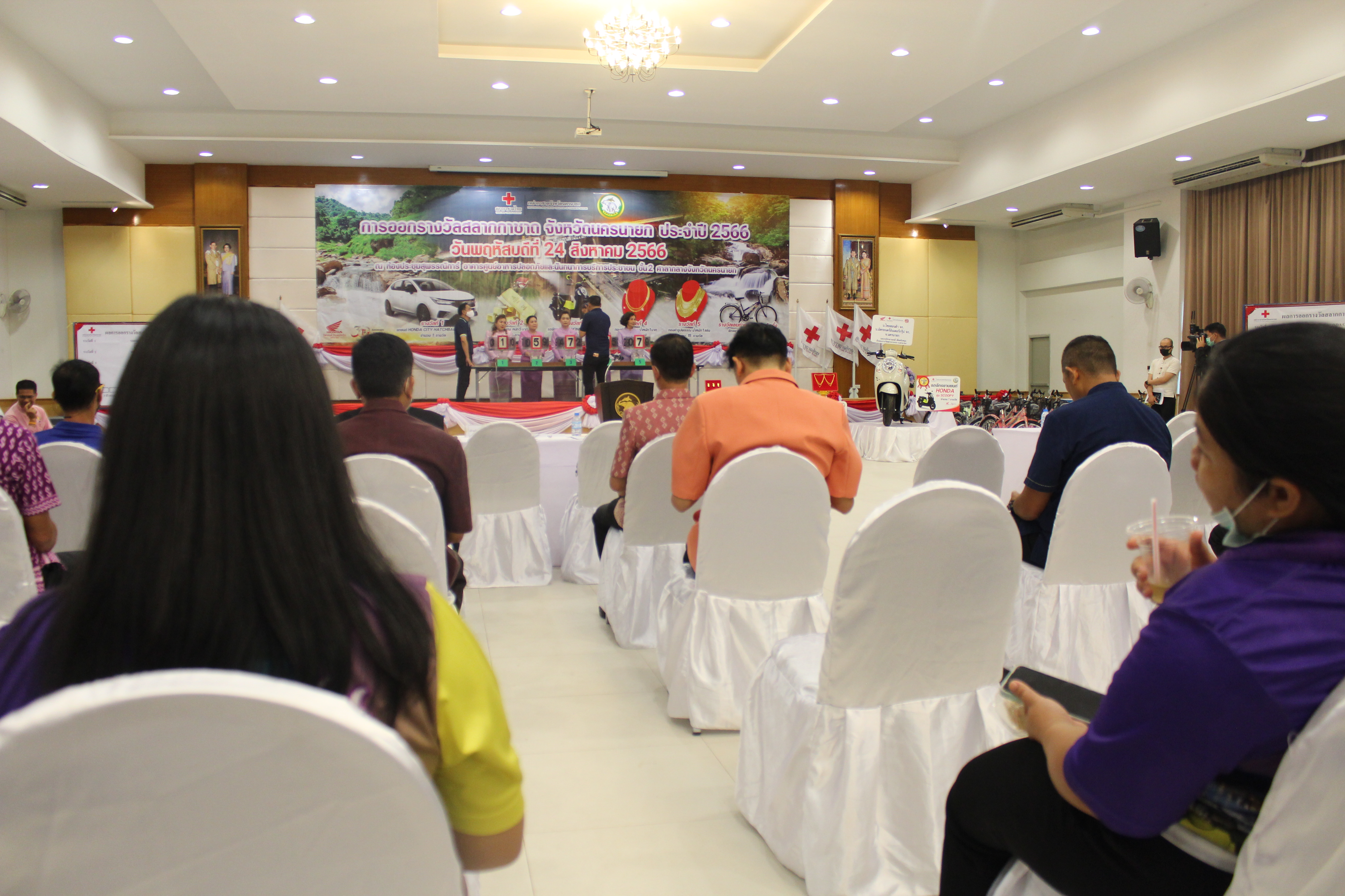 …พช.นครนายก ร่วมเป็นสักขีพยานในการออกรางวัลสลากกาชาดการกุศล จังหวัดนครนายก ประจำปี 2566