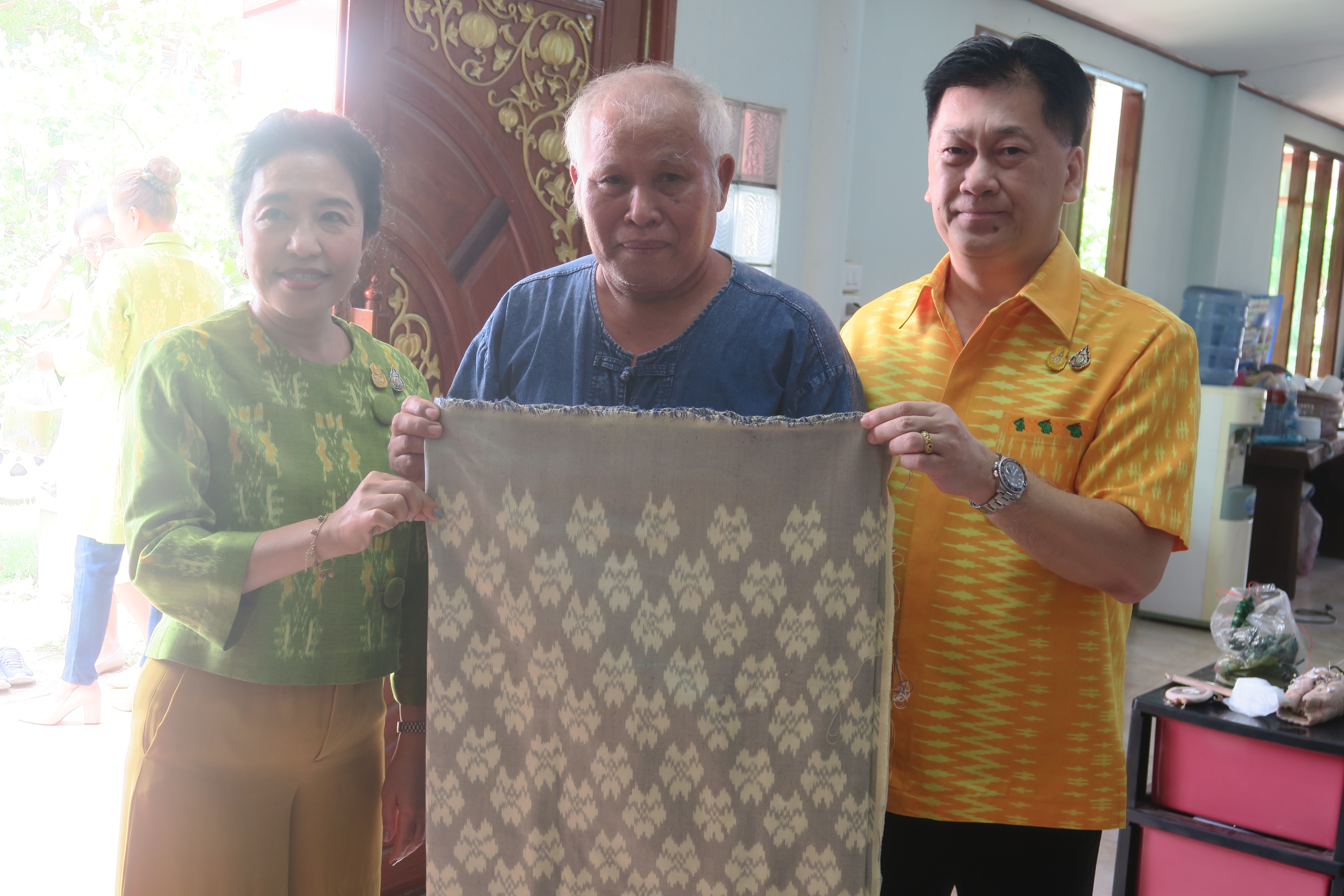 …พ่อเมืองนครนายกนำทีมลงพื้นที่เพื่อขับเคลื่อนกิจกรรม “ผ้าไทยใส่ให้สนุก”