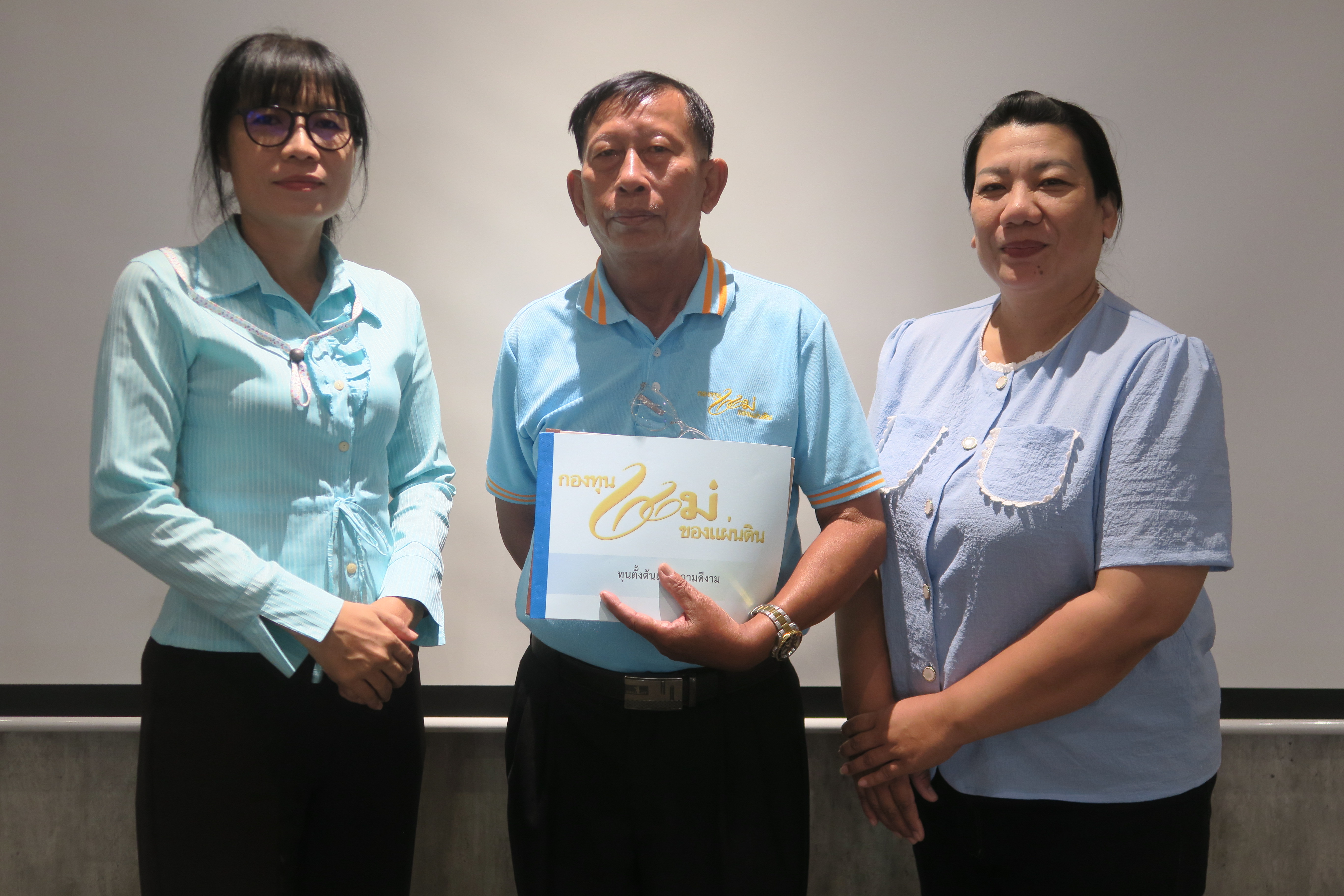 …พช.นครนายก  ร่วมงานเตรียมความพร้อมงานมหกรรมกองทุนแม่ของแผ่นดิน ประจำปี 2566