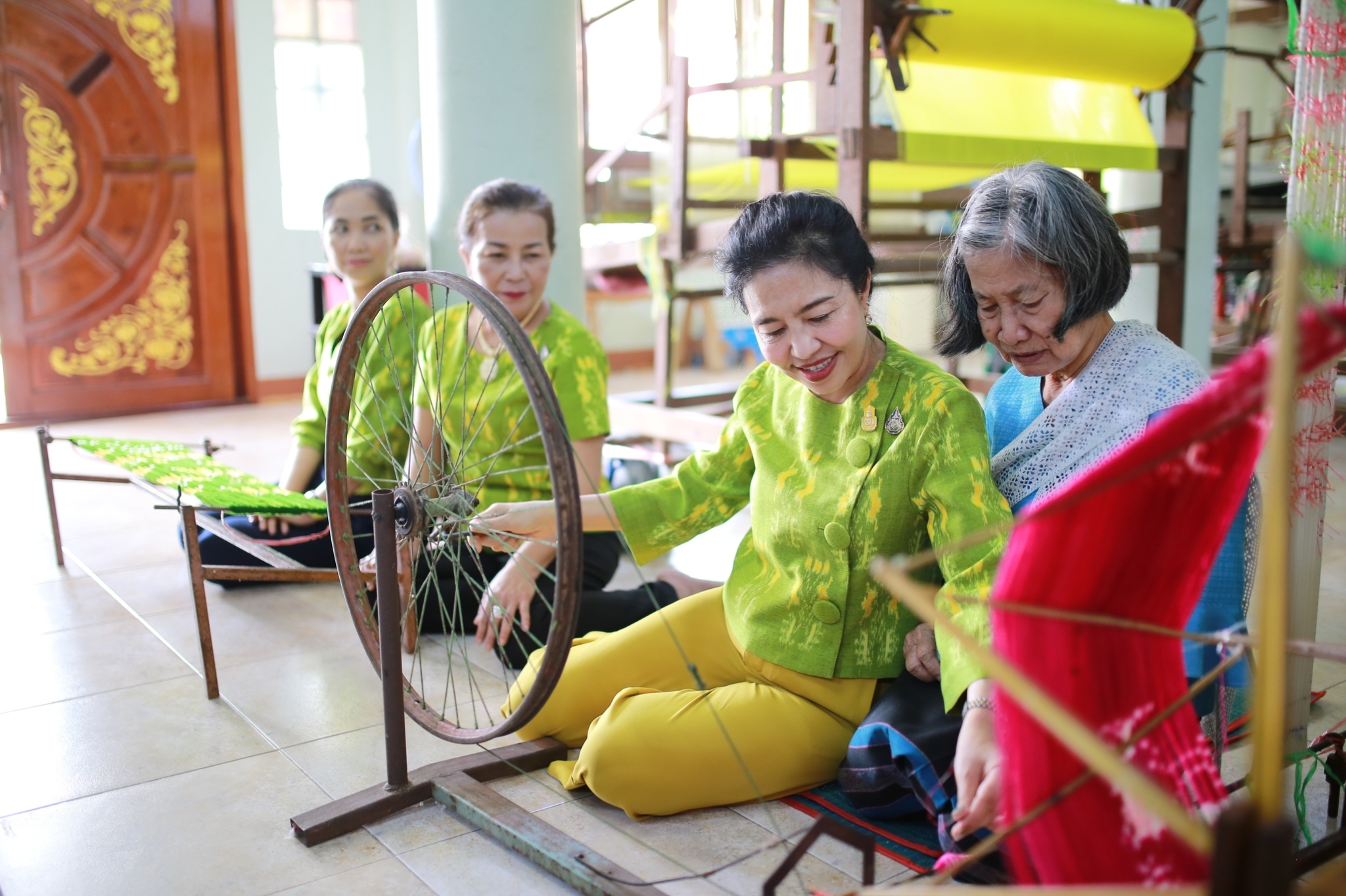 …พ่อเมืองนครนายกนำทีมลงพื้นที่เพื่อขับเคลื่อนกิจกรรม “ผ้าไทยใส่ให้สนุก”