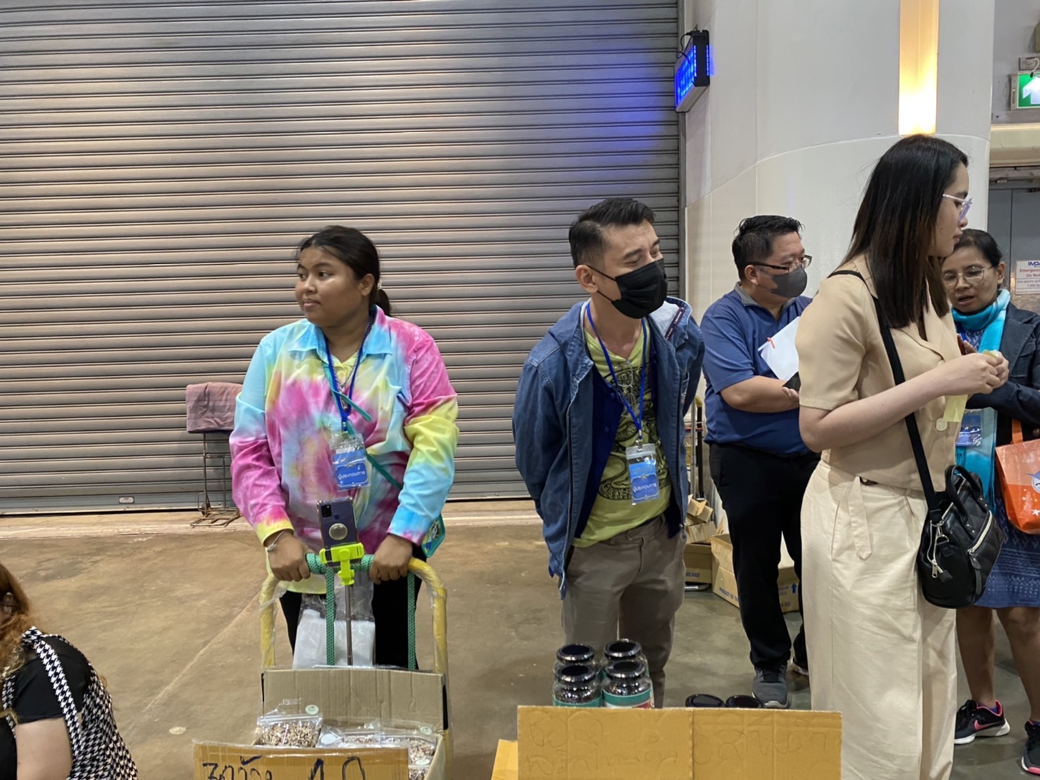 …พช.นครนายก ยกทัพผู้ประกอบการ OTOP ร่วมจำหน่ายสินค้างานศิลปาชีพ ประทีปไทย OTOP หลอมดวงใจด้วยพระบารมี ปี 2566