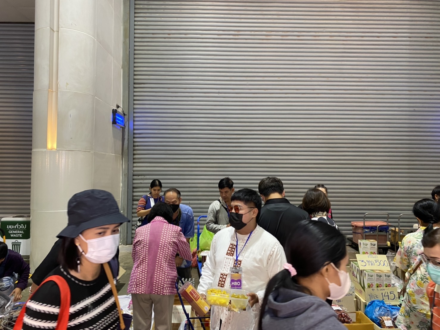 …พช.นครนายก ยกทัพผู้ประกอบการ OTOP ร่วมจำหน่ายสินค้างานศิลปาชีพ ประทีปไทย OTOP หลอมดวงใจด้วยพระบารมี ปี 2566