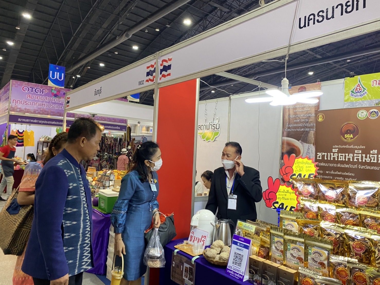 …ประธานแม่บ้านมหาดไทยจังหวัดนครนายก ร่วมให้กำลังผู้ผลิต ผู้ประกอบการ OTOP จังหวัดนครนายก