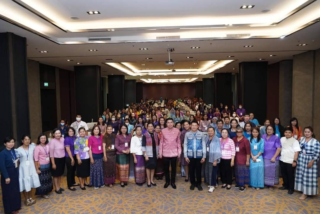 …พช.นครนายก ร่วมจัดประชุมโครงการเชิดชูเกียรติคนกองทุนพัฒนาบทบาทสตรี ประจำปี 2566 ผอ.สกส. ย้ำทิศทางการดำเนินงานกองทุนพัฒนาบทบาทสตรี พร้อมยินดีกับ “72 รางวัลแห่งความภาคภูมิใจของคนกองทุนฯ”