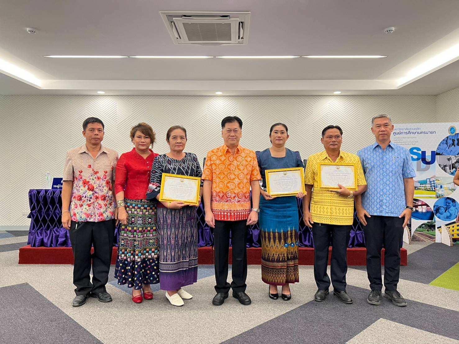 …พช.นย.รับมอบเกียรติบัตรหมู่บ้านต้นแบบการน้อมนำแนวพระราชดำริไปประยุกต์ใช้  โครงการ 9;10 ปฏิบัติบูชา “สืบสาน รักษา ต่อยอด” เพื่อพัฒนาชุมชน ประจำปี 2566