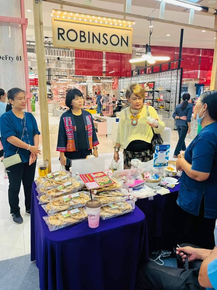 …พช.นครนายก เยี่ยมชมและให้กำลังใจ ผู้ผลิต ผู้ประกอบการ OTOP ณ ห้างสรรพสินค้าเซ็นทรัล อยุธยา จังหวัดพระนครศรีอยุธยา