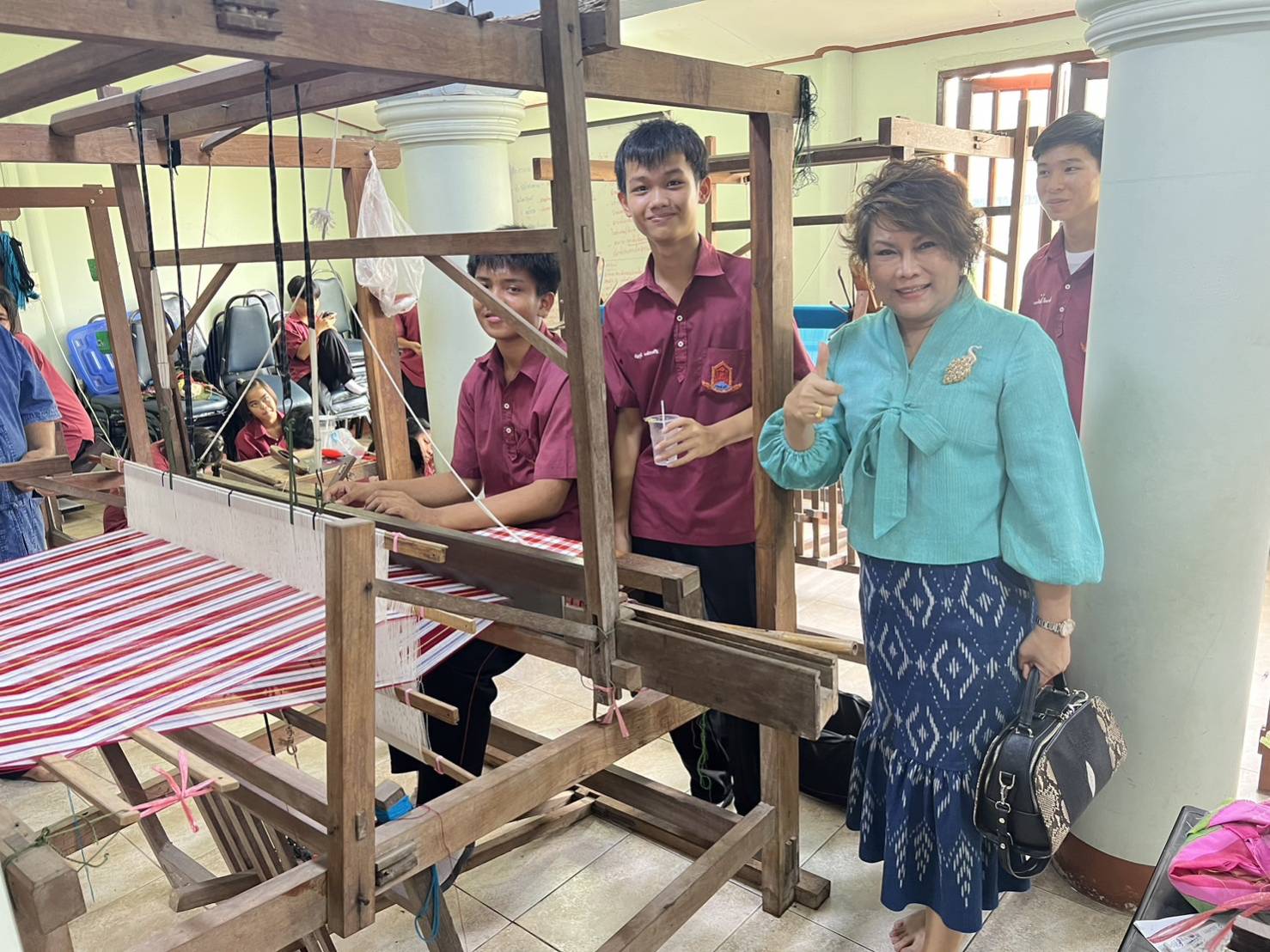 …พช.นครนายก ลงพื้นที่ติดตามกลุ่มการทอผ้าสีธรรมชาติ ในโครงการผ้าไทยใส่ให้สนุก ลายดอกรักราชกัญญา และการสืบสานการอนุรักษ์การทอผ้า สู่ความยั่งยืน