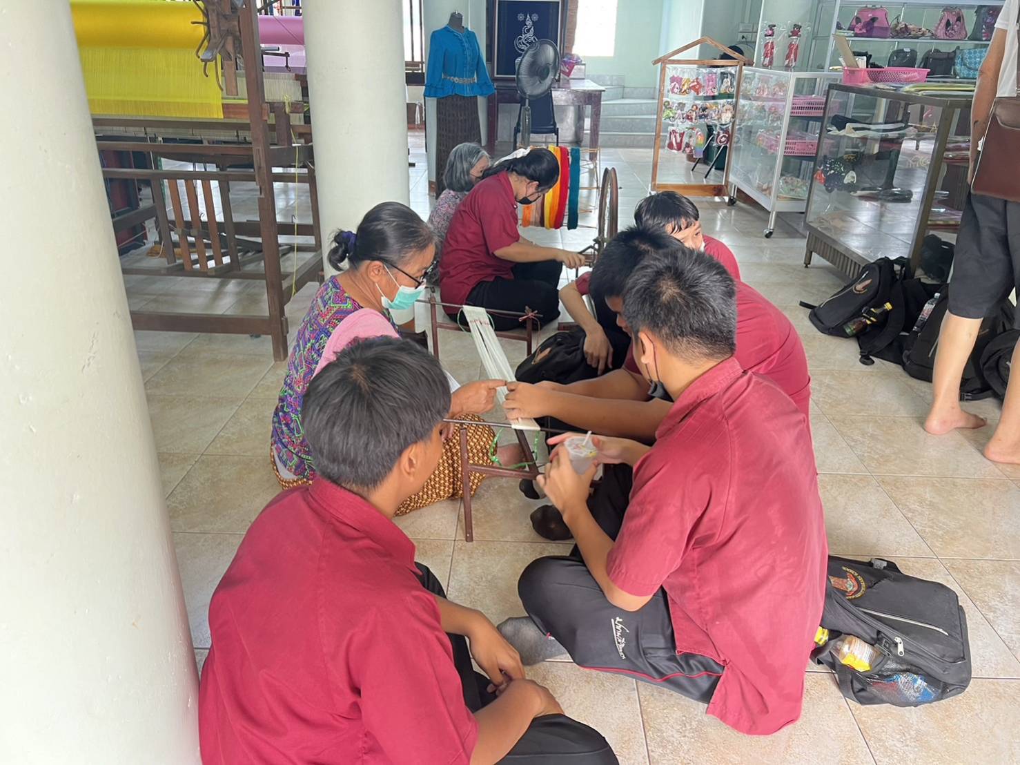 …พช.นครนายก ลงพื้นที่ติดตามกลุ่มการทอผ้าสีธรรมชาติ ในโครงการผ้าไทยใส่ให้สนุก ลายดอกรักราชกัญญา และการสืบสานการอนุรักษ์การทอผ้า สู่ความยั่งยืน