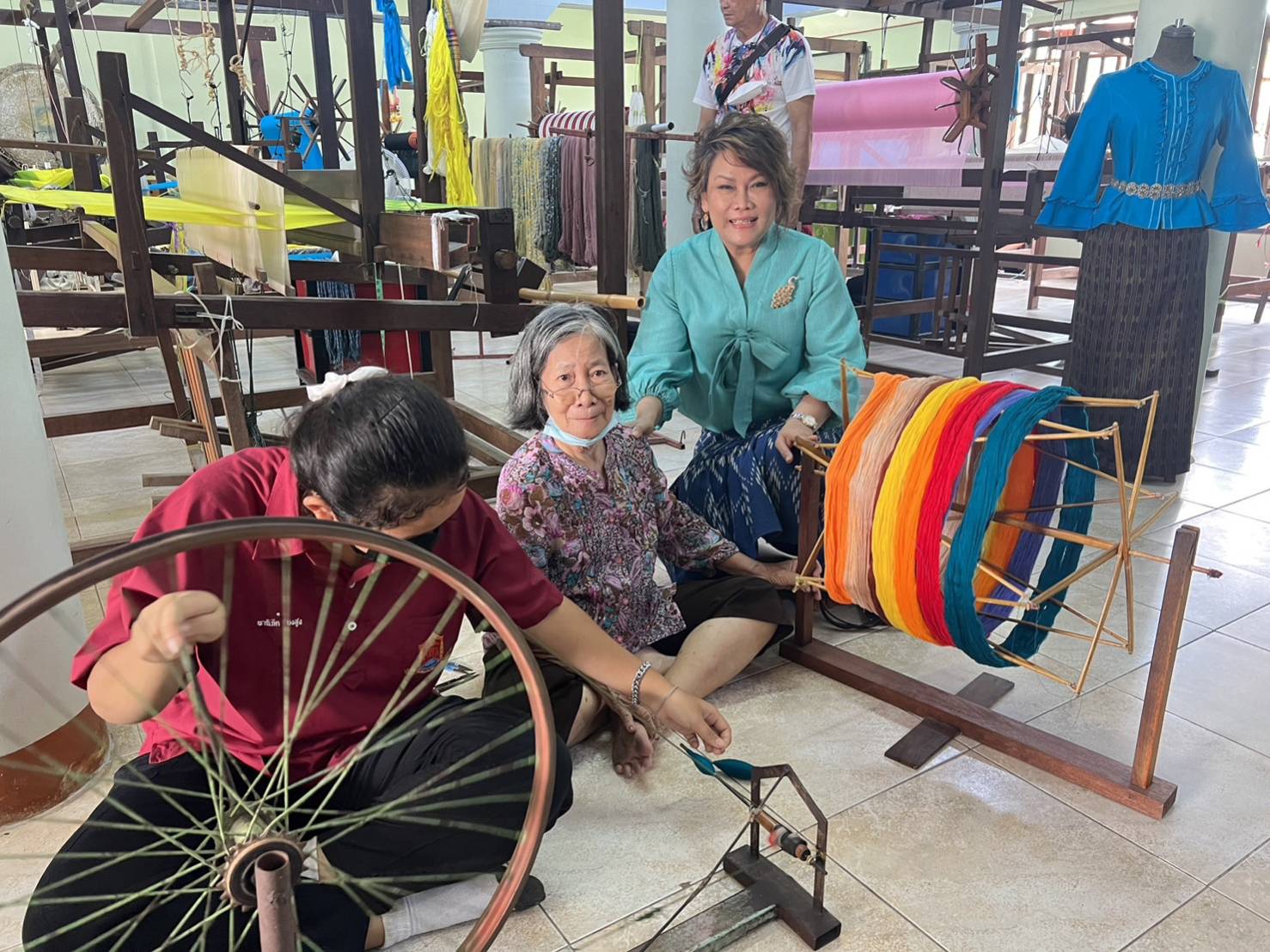 …พช.นครนายก ลงพื้นที่ติดตามกลุ่มการทอผ้าสีธรรมชาติ ในโครงการผ้าไทยใส่ให้สนุก ลายดอกรักราชกัญญา และการสืบสานการอนุรักษ์การทอผ้า สู่ความยั่งยืน